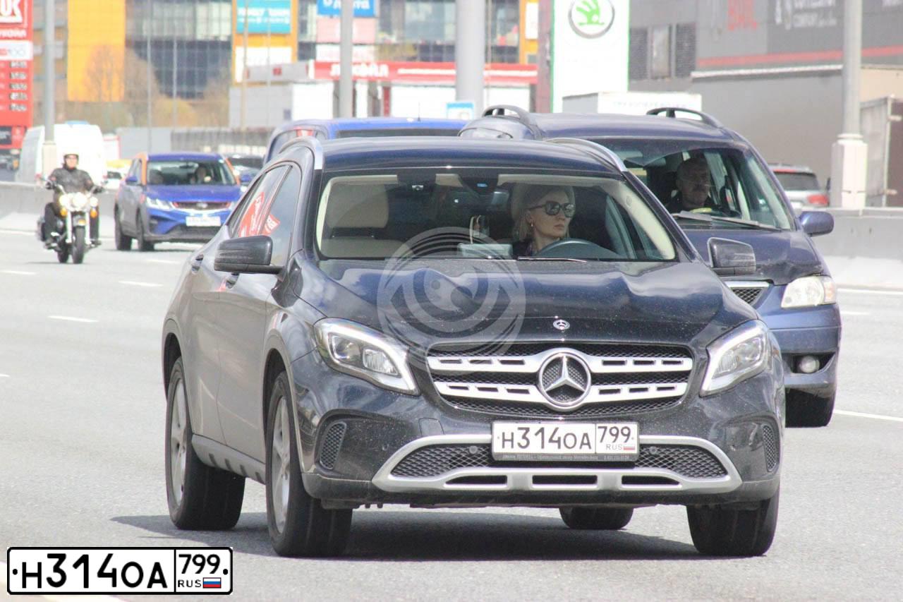 Фото автомобиля MERCEDES GLA-KLASSE, 2019 — госномер Н314ОА799
