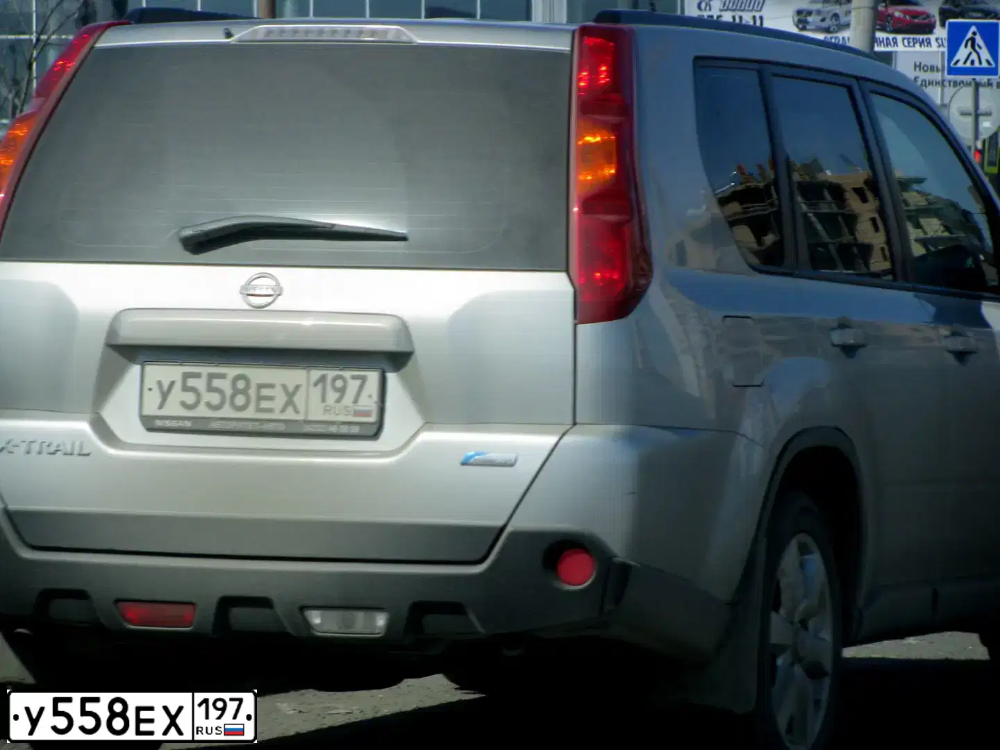 Фото автомобиля NISSAN X-TRAIL, 2010 — госномер Р099СО174. Цвет: СЕРЕБРИСТЫЙ