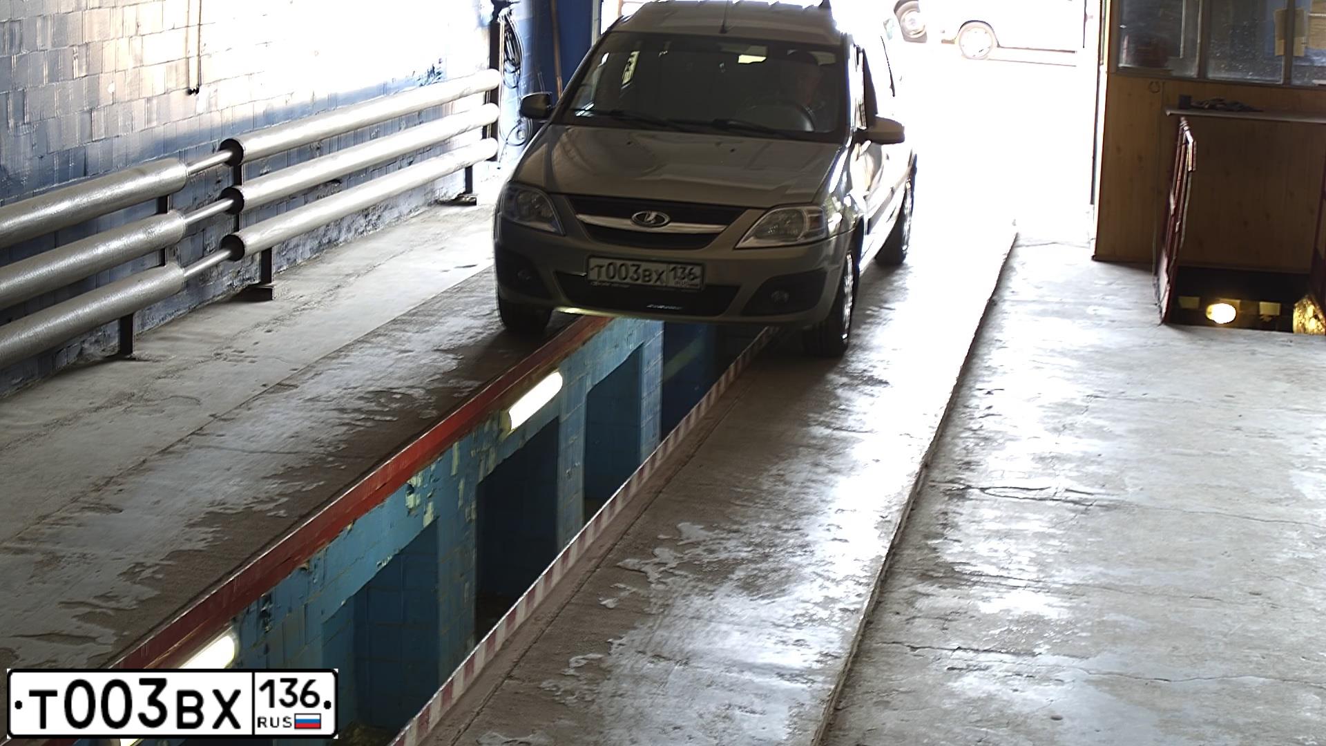 Фото автомобиля LADA LARGUS, 2014 — госномер Т003ВХ136. Цвет: СЕРО-БЕЖЕВЫЙ