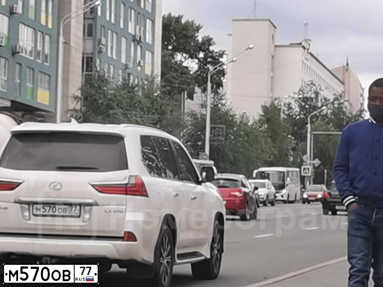Фото автомобиля KIA RIO, 2015 — госномер Р256СВ777. Цвет: Коричневый