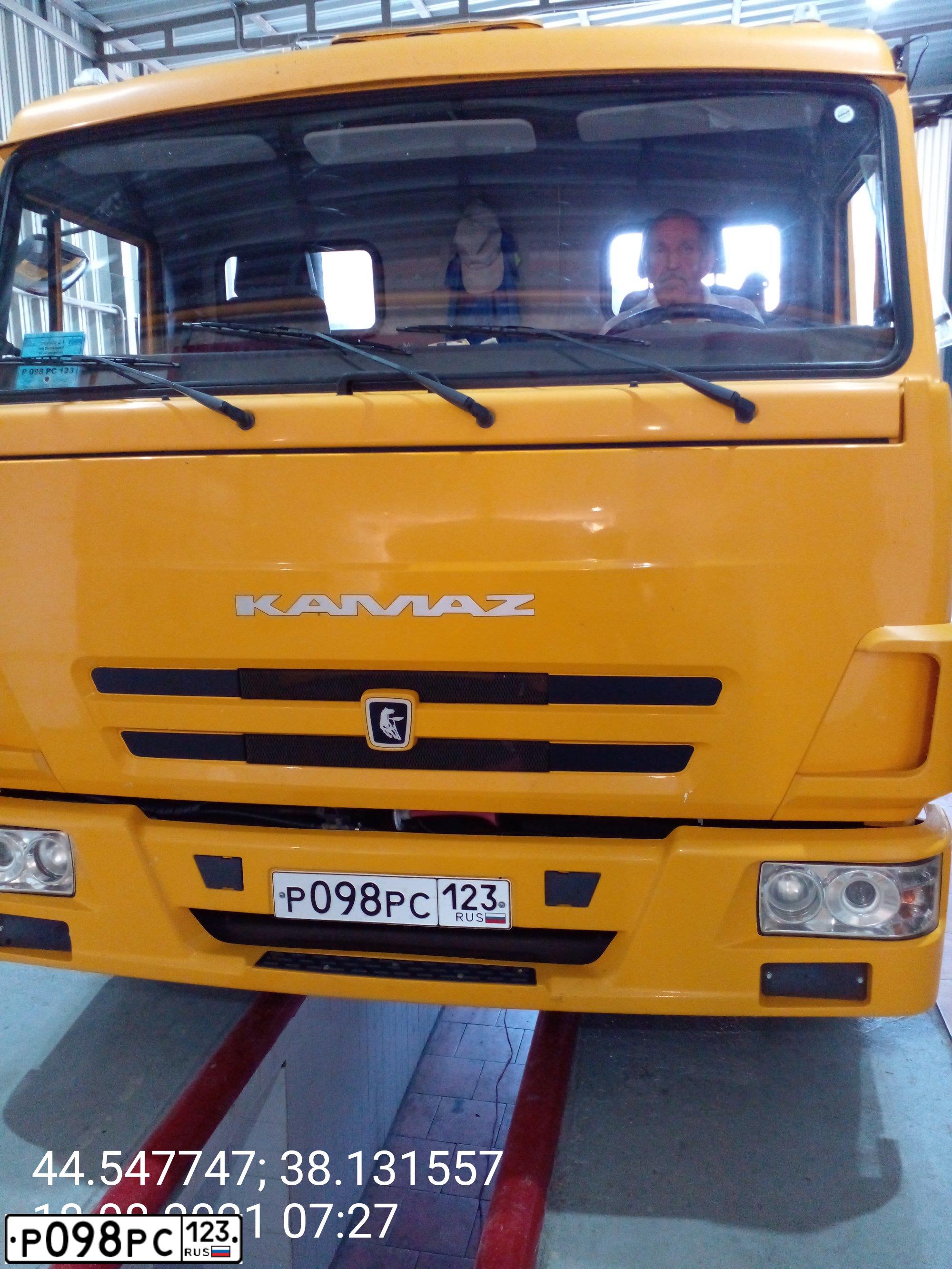 Фото автомобиля KAMAZ 4308 /4X2/, 2016 — госномер Р098РС123. Цвет: ЖЕЛТЫЙ