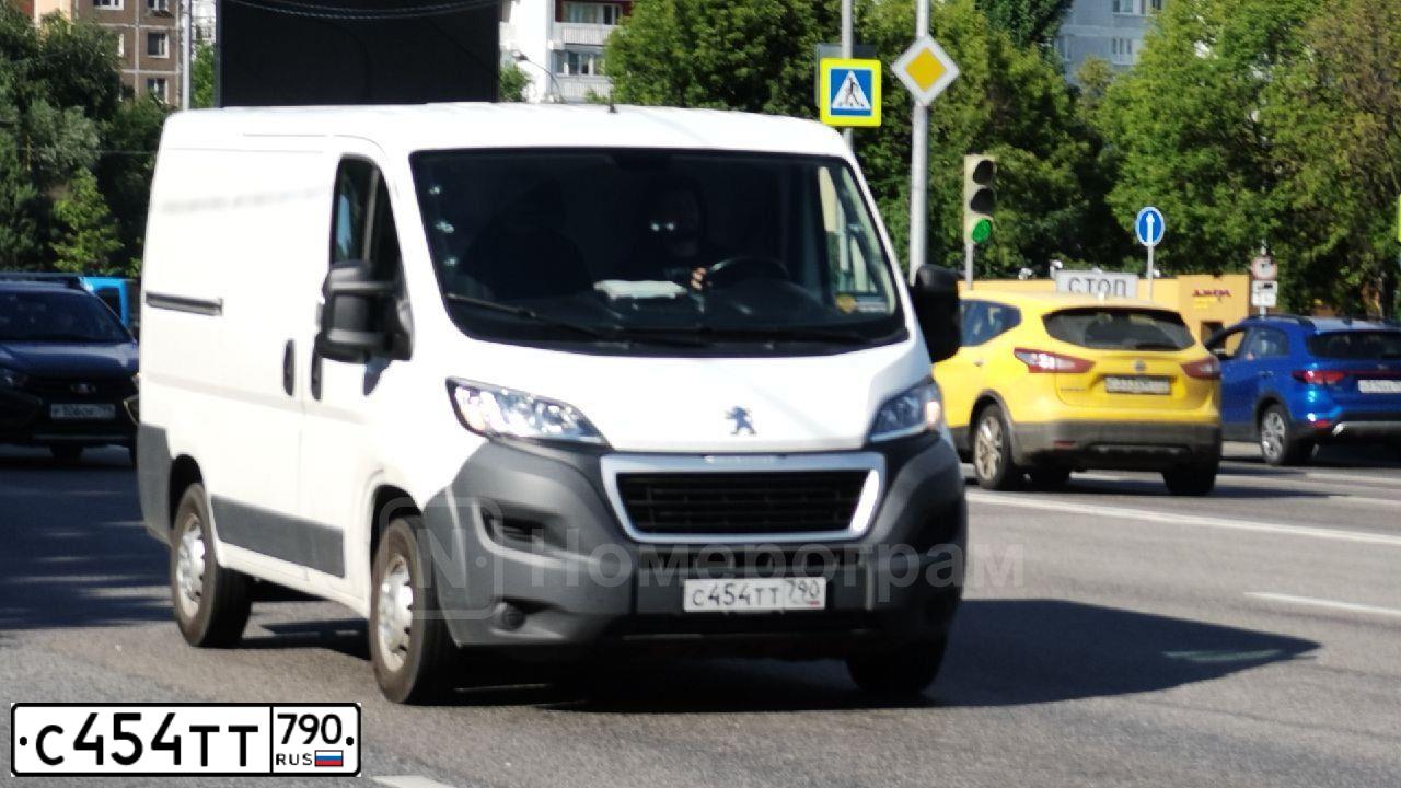Фото автомобиля PEUGEOT BOXER, 2016 — госномер С613МК977. Цвет: Белый
