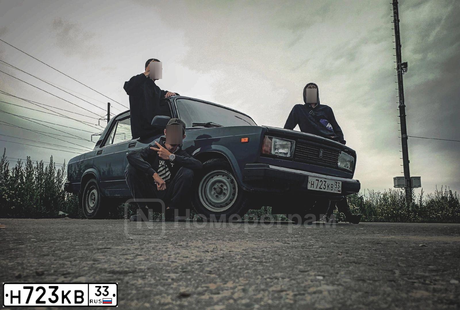 Фото автомобиля LADA 2105 LADA, 2009 — госномер В018СЕ37. Цвет: сине-зеленый