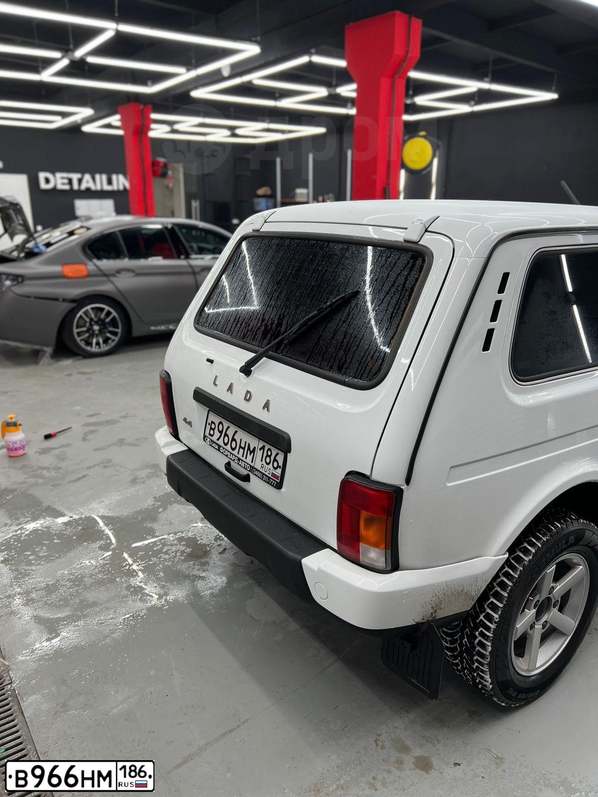 Фото автомобиля LADA 2121 NIVA, 2020 — госномер Р806НО186. Цвет: Белый