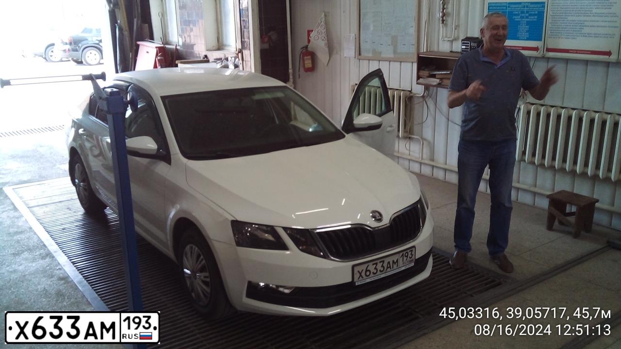Фото автомобиля SKODA OCTAVIA, 2020 — госномер Х633АМ193. Цвет: Белый