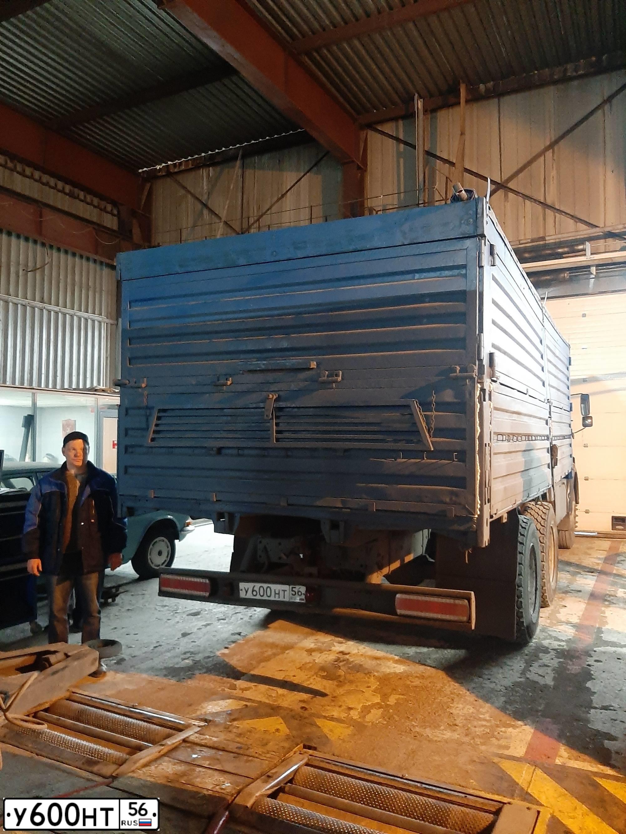 Фото автомобиля KAMAZ 53215 /6X4/, 2012 — госномер У600НТ56. Цвет: синий
