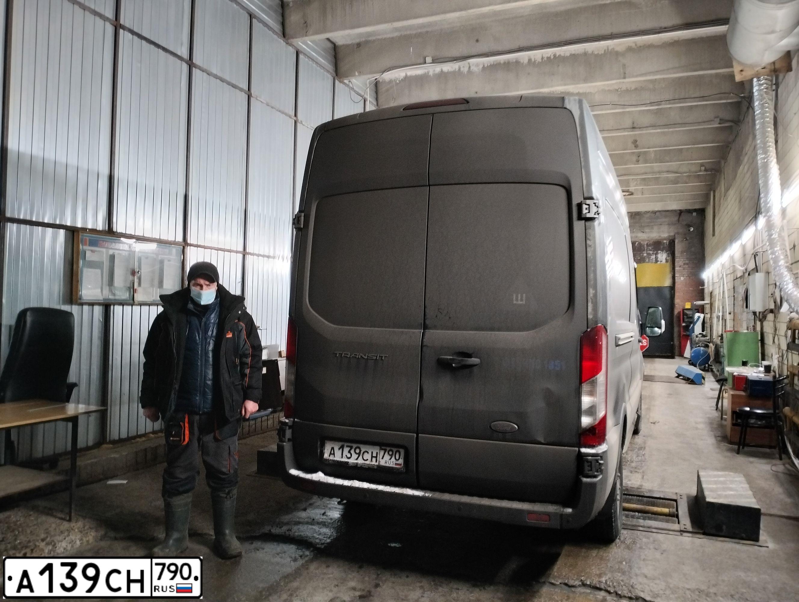 Фото автомобиля FORD TRANSIT, 2017 — госномер А139СН790. Цвет: СЕРЫЙ