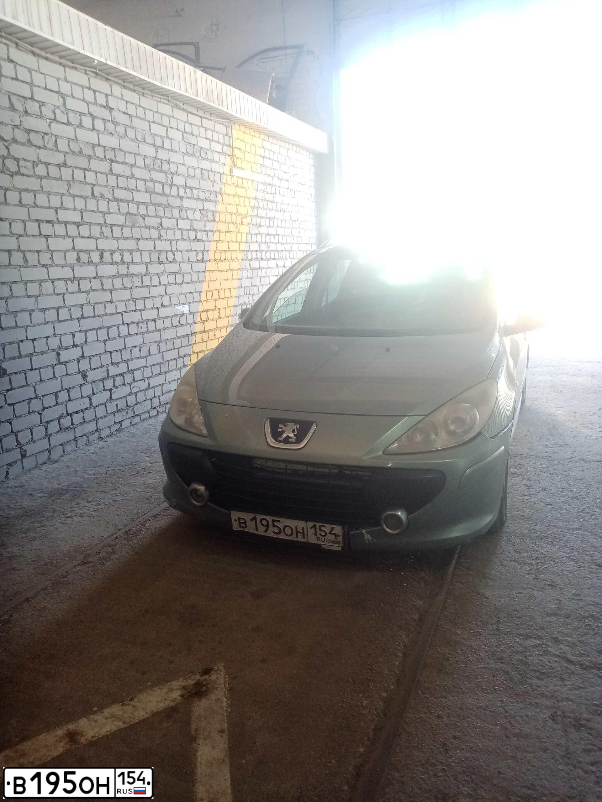 Фото автомобиля PEUGEOT 307, 2005 — госномер В195ОН154. Цвет: СЕРО ЗЕЛЕНЫЙ