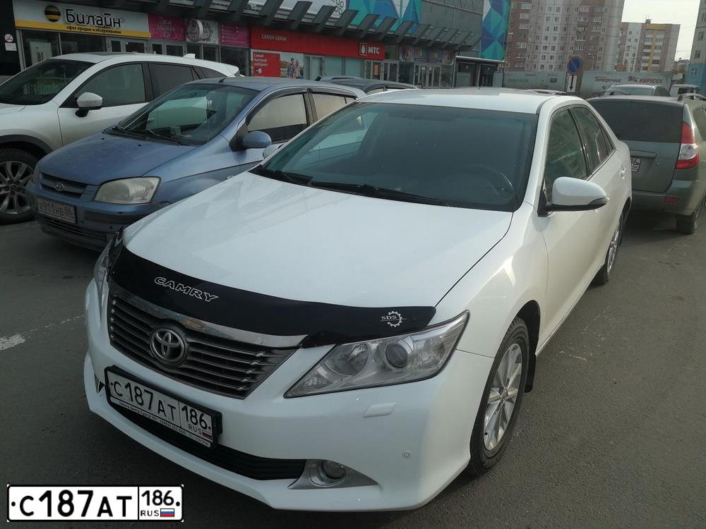 Фото автомобиля TOYOTA CAMRY, 2014 — госномер С187АТ186. Цвет: БЕЛЫЙ