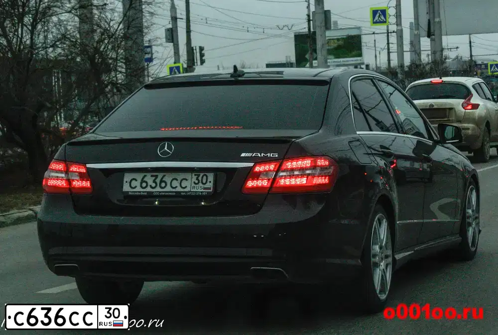 Фото автомобиля MERCEDES E-KLASSE, 2012 — госномер С636СС30. Цвет: ЧЕРНЫЙ