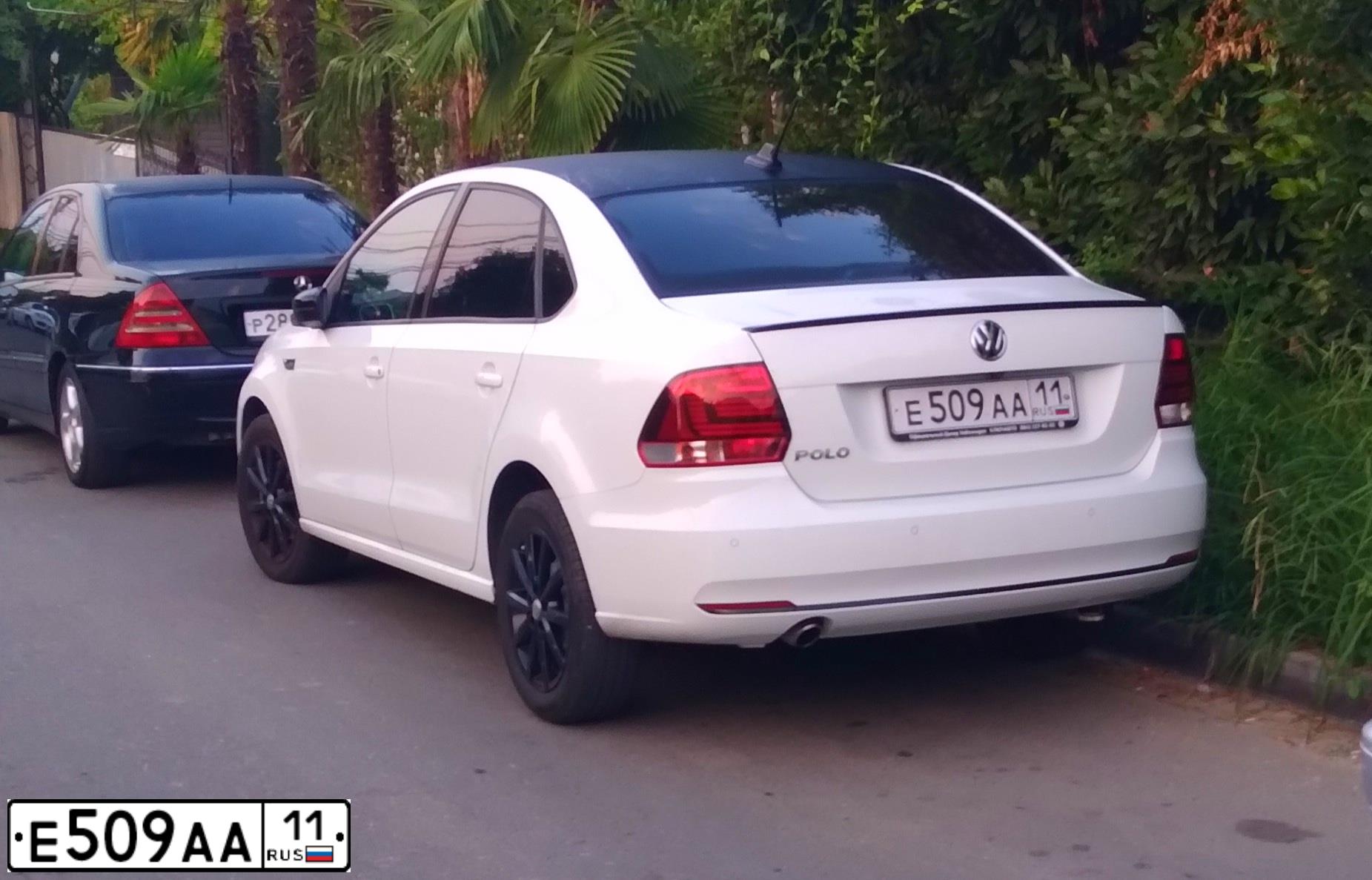 Фото автомобиля VOLKSWAGEN POLO, 2019 — госномер К385ЕК181. Цвет: Белый