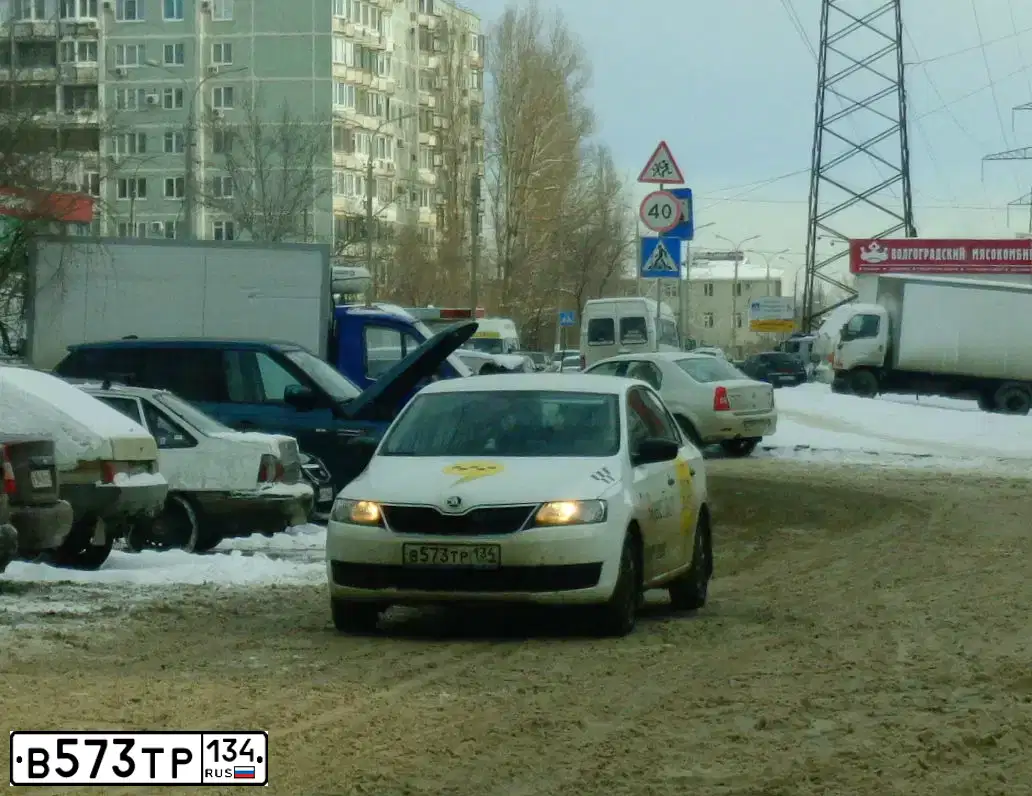 Фото автомобиля SKODA RAPID, 2016 — госномер В573ТР134. Цвет: Белый