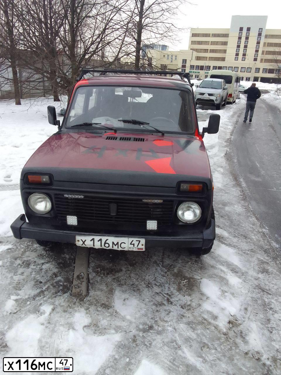 Фото автомобиля LADA 2131 NIVA, 2001 — госномер Р382ТС198. Цвет: ТЕМНО-БОРДОВЫЙ