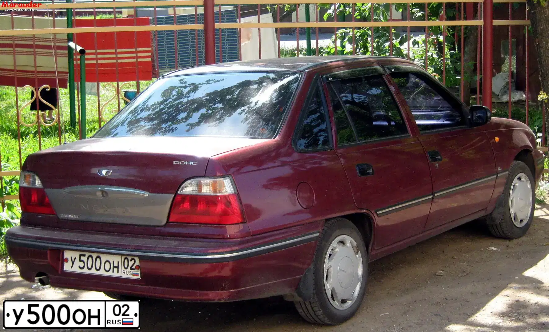 Фото автомобиля DAEWOO ДЭУ НЕКСИЯ D-ВDВ, 2004 — госномер У500ОН02. Цвет: БОРДОВЫЙ