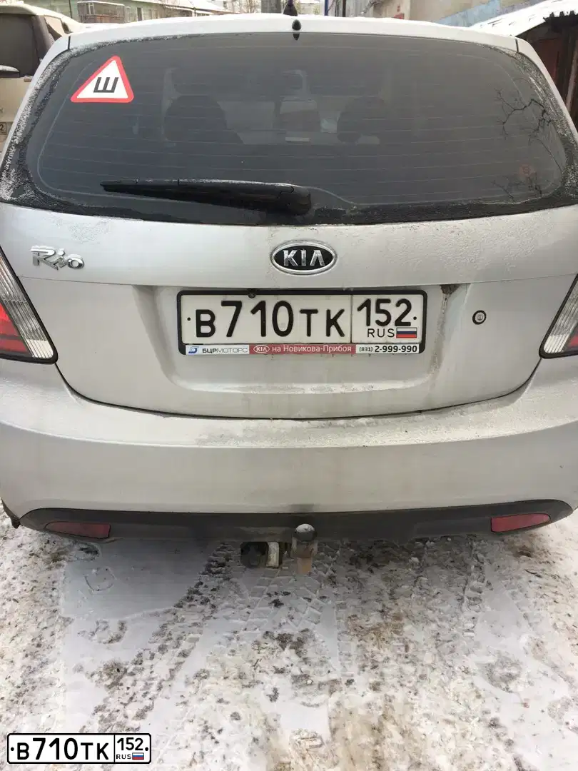 Фото автомобиля KIA RIO, 2011 — госномер В710ТК152. Цвет: СЕРЕБРИСТЫЙ