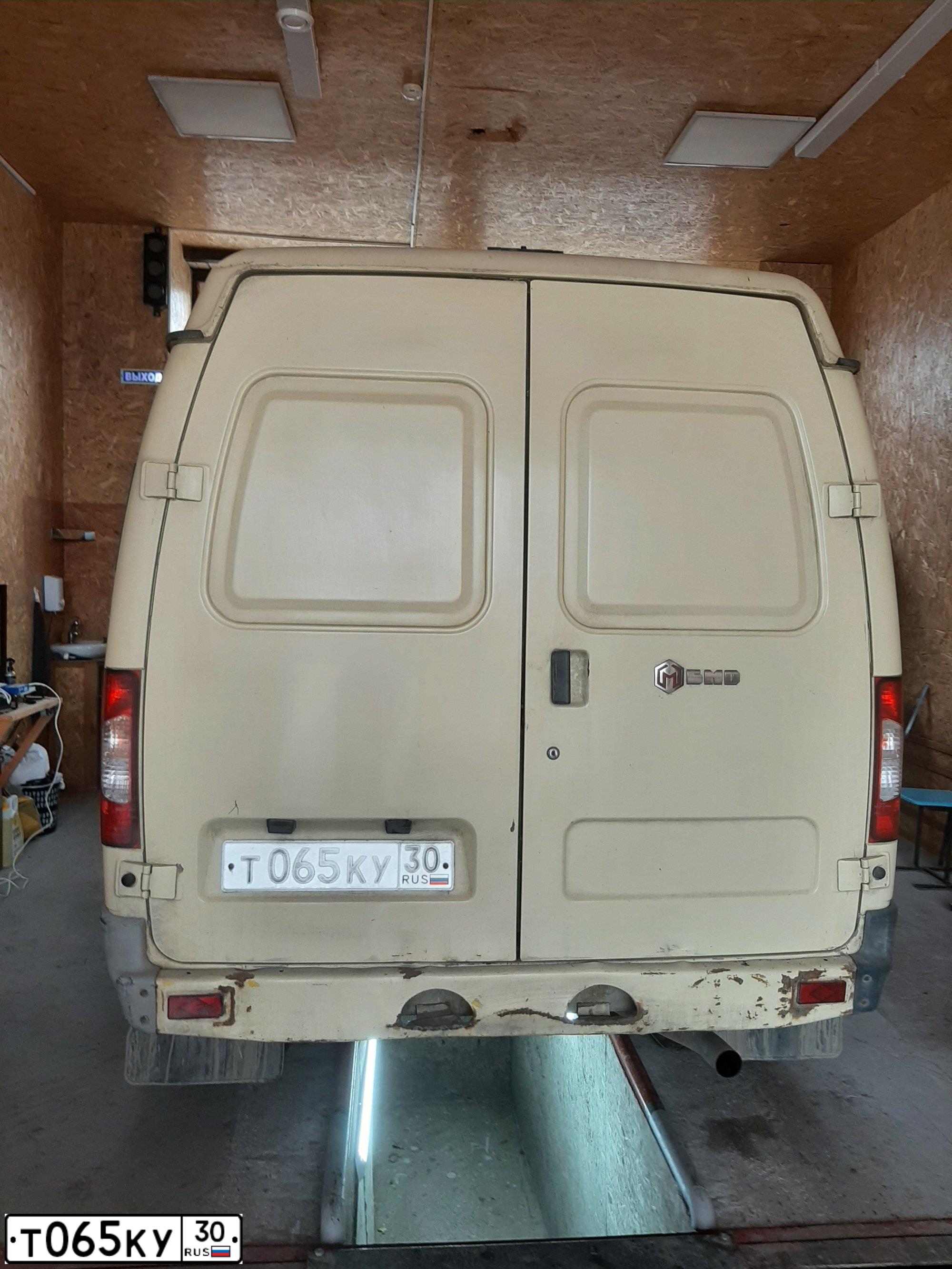 Фото автомобиля GAZ 2705 EL, 2012 — госномер Т065КУ30. Цвет: Р52508-2005