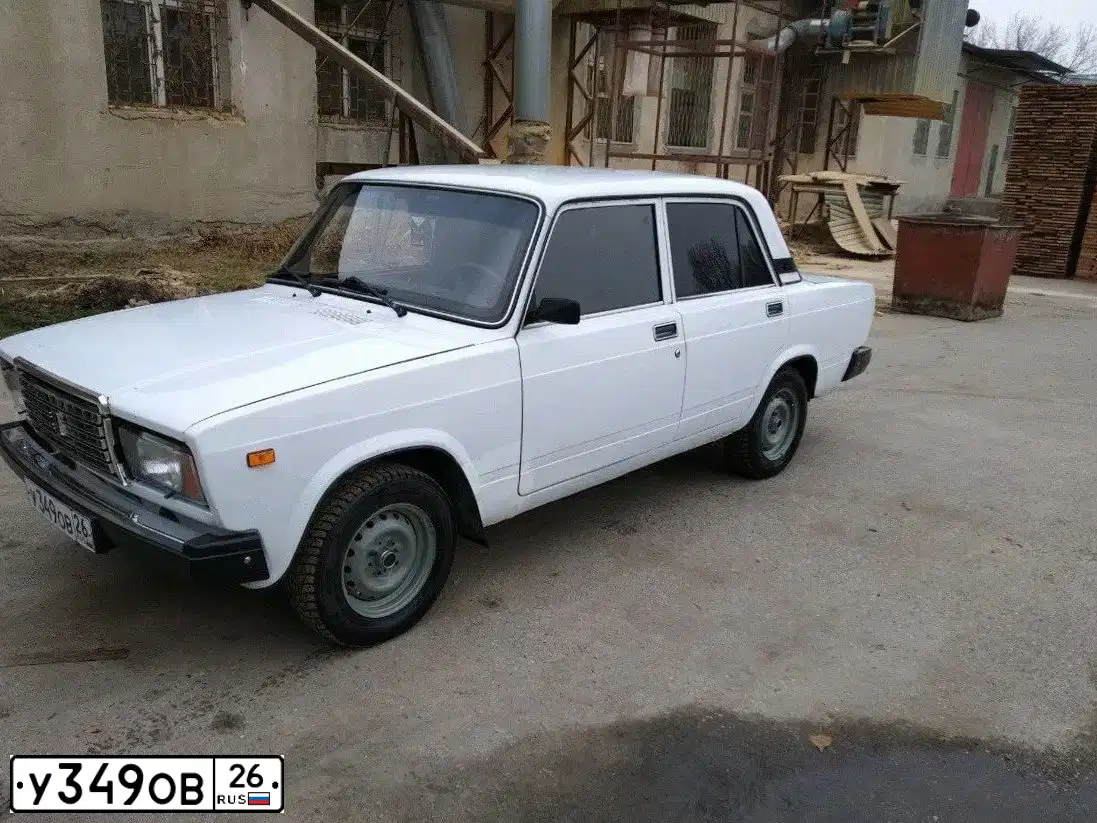 Фото автомобиля LADA 2107 LADA, 2007 — госномер Е717КК07. Цвет: ЯРКО-БЕЛЫЙ