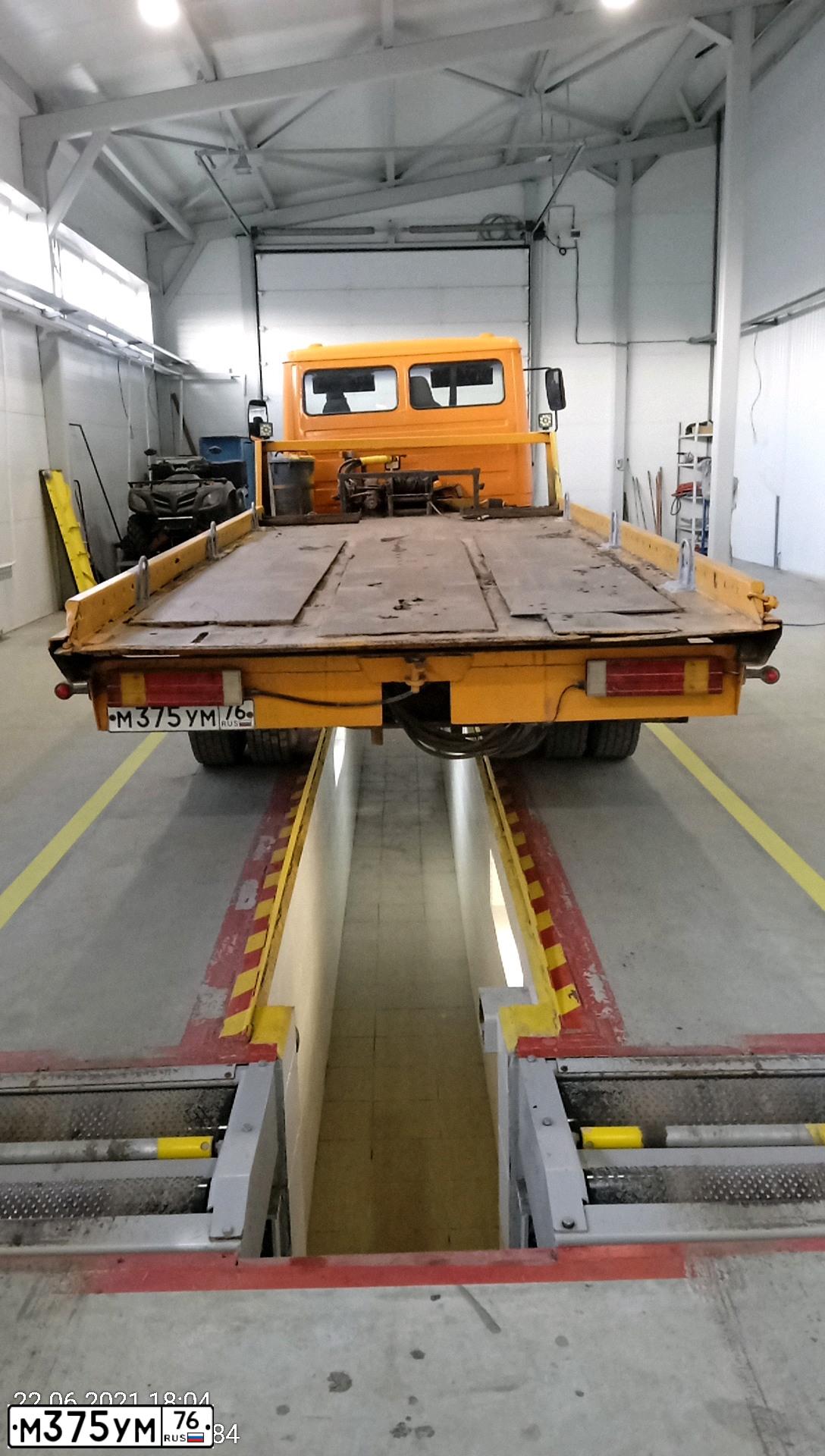 Фото автомобиля MERCEDES LK-SERIE, 1992 — госномер М375УМ76. Цвет: ЖЕЛТЫЙ