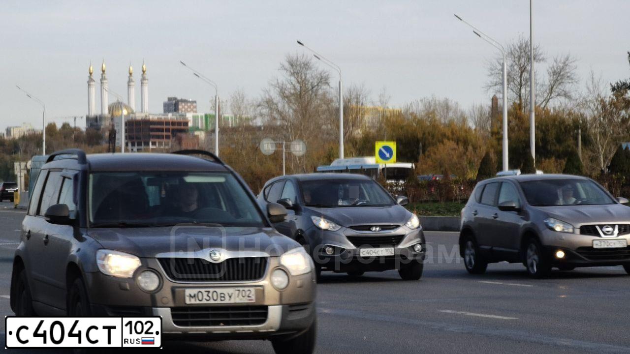Фото автомобиля HYUNDAI IX35, 2011 — госномер С404СТ102. Цвет: Серый