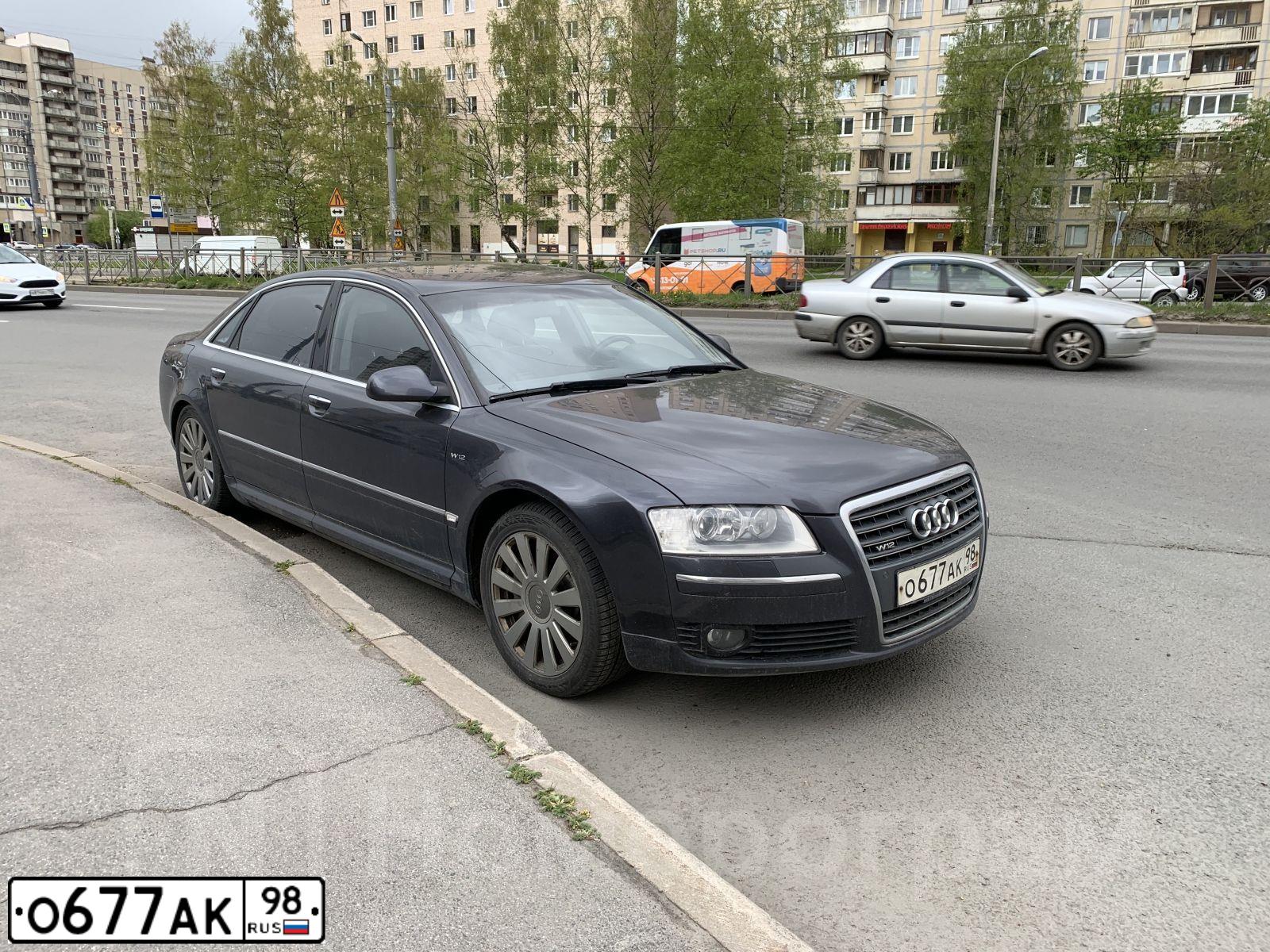 Фото автомобиля AUDI A8, 2004 — госномер О677АК98. Цвет: ТЕМНО-СЕРЫЙ