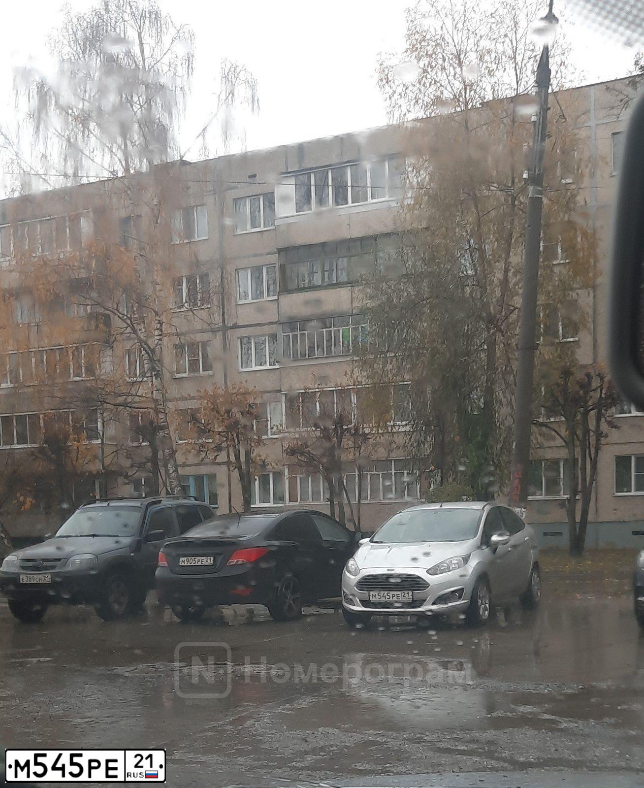 Фото автомобиля FORD FIESTA / ASPIRE, 2016 — госномер М545РЕ21. Цвет: Серебристый