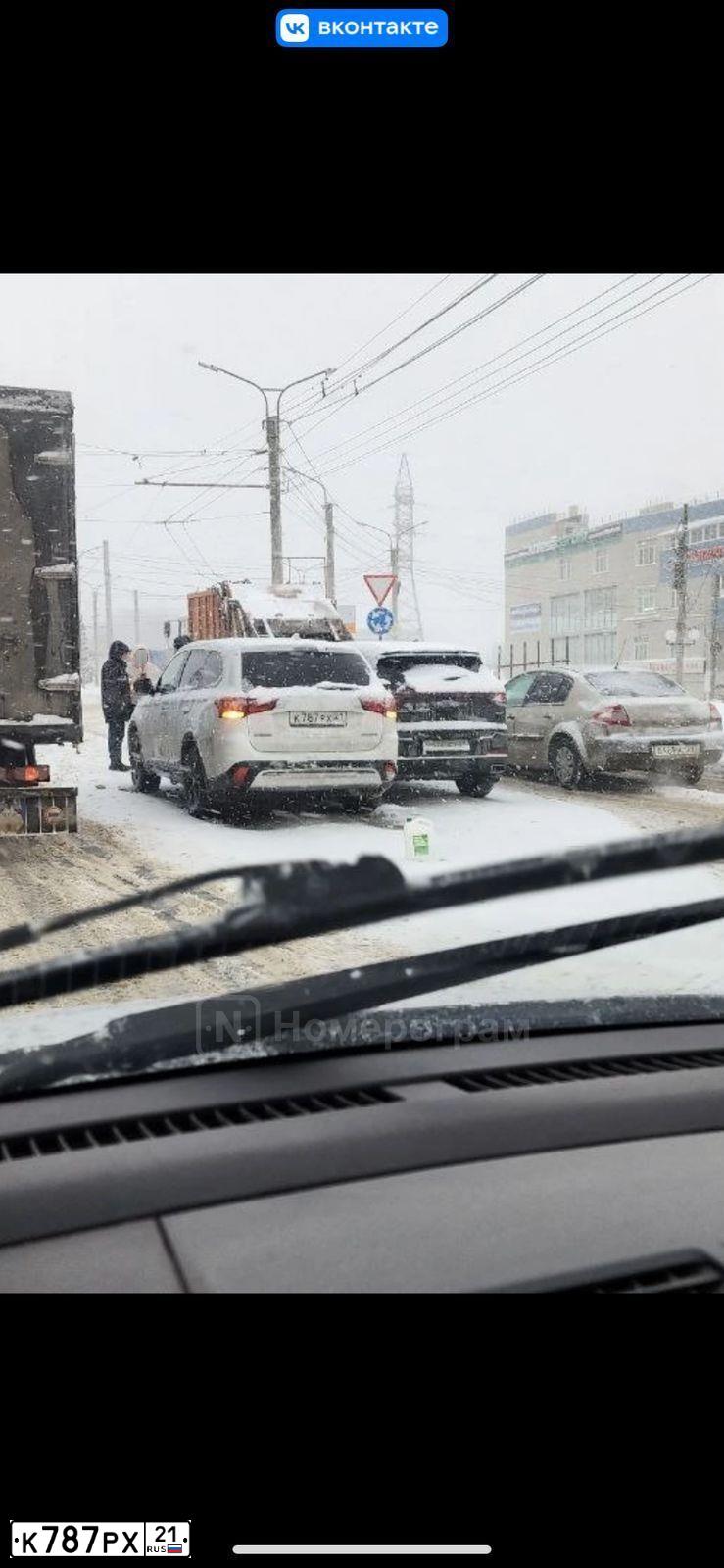 Фото автомобиля MITSUBISHI OUTLANDER, 2019 — госномер К787РХ21. Цвет: Белый