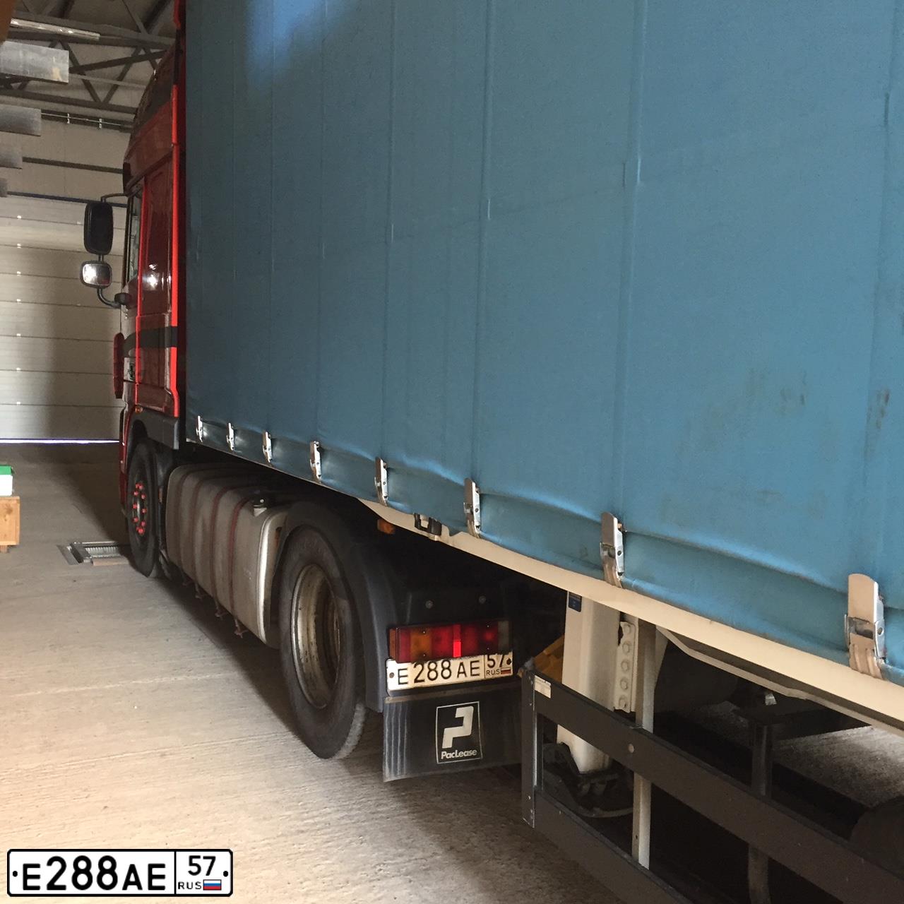 Фото автомобиля DAF DAF XF 105.460, 2007 — госномер С282АН46. Цвет: Красный