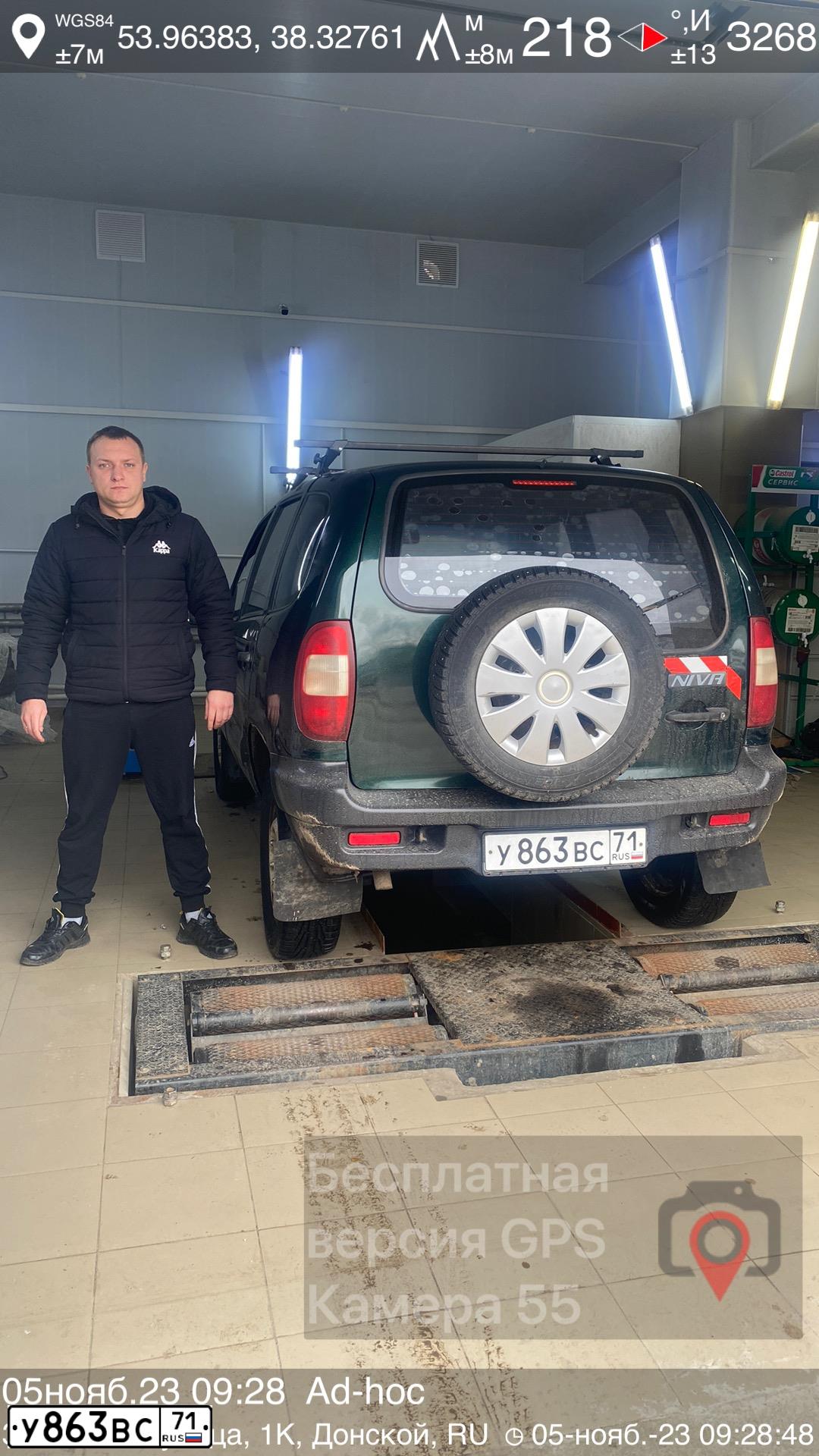 Фото автомобиля CHEVROLET NIVA, 2004 — госномер Т694РХ35. Цвет: ЗЕЛЕНЫЙ ТЕМНЫЙ