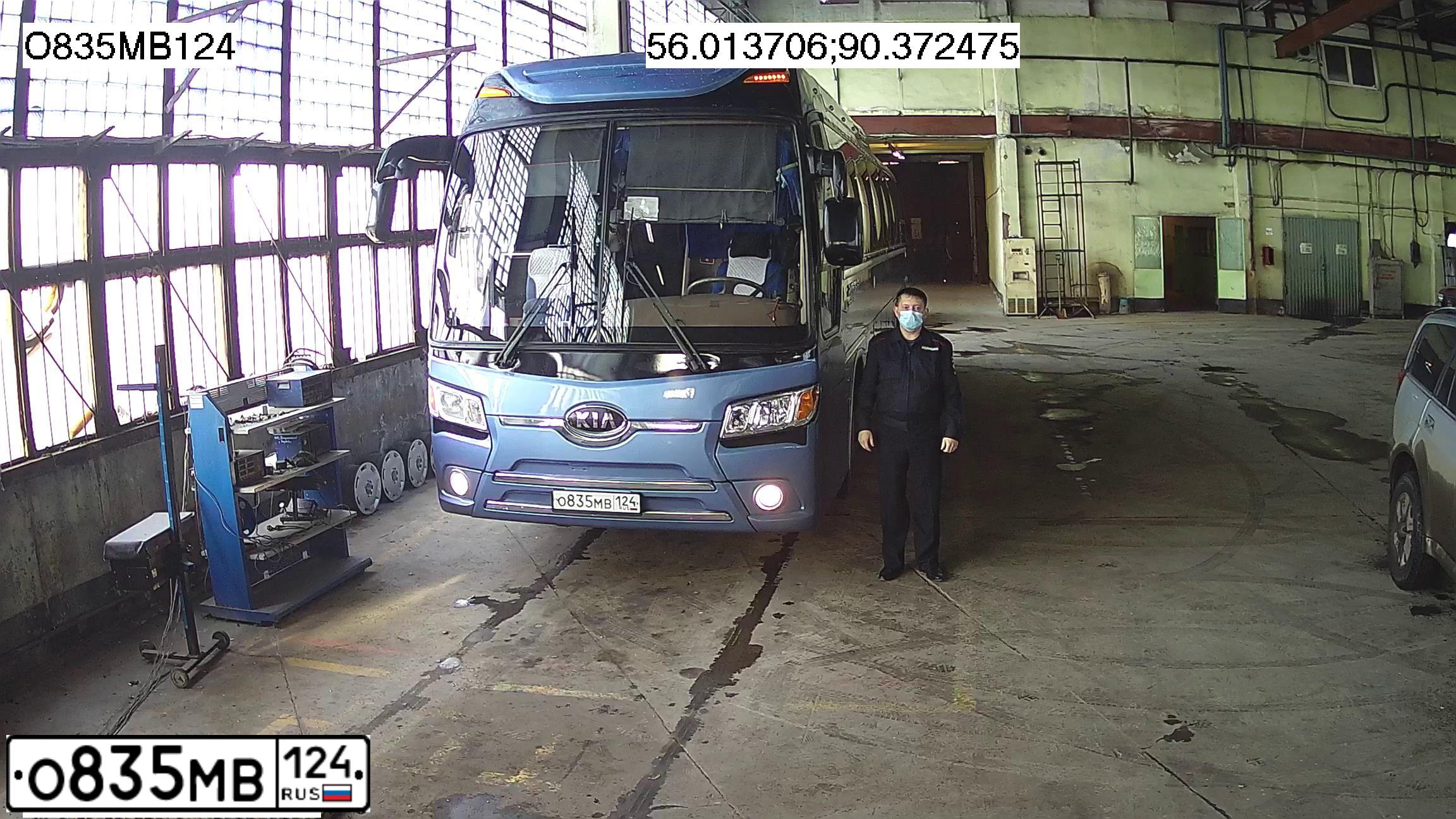 Фото автомобиля KIA GRANDBIRD, 2011 — госномер О835МВ124. Цвет: СИНИЙ