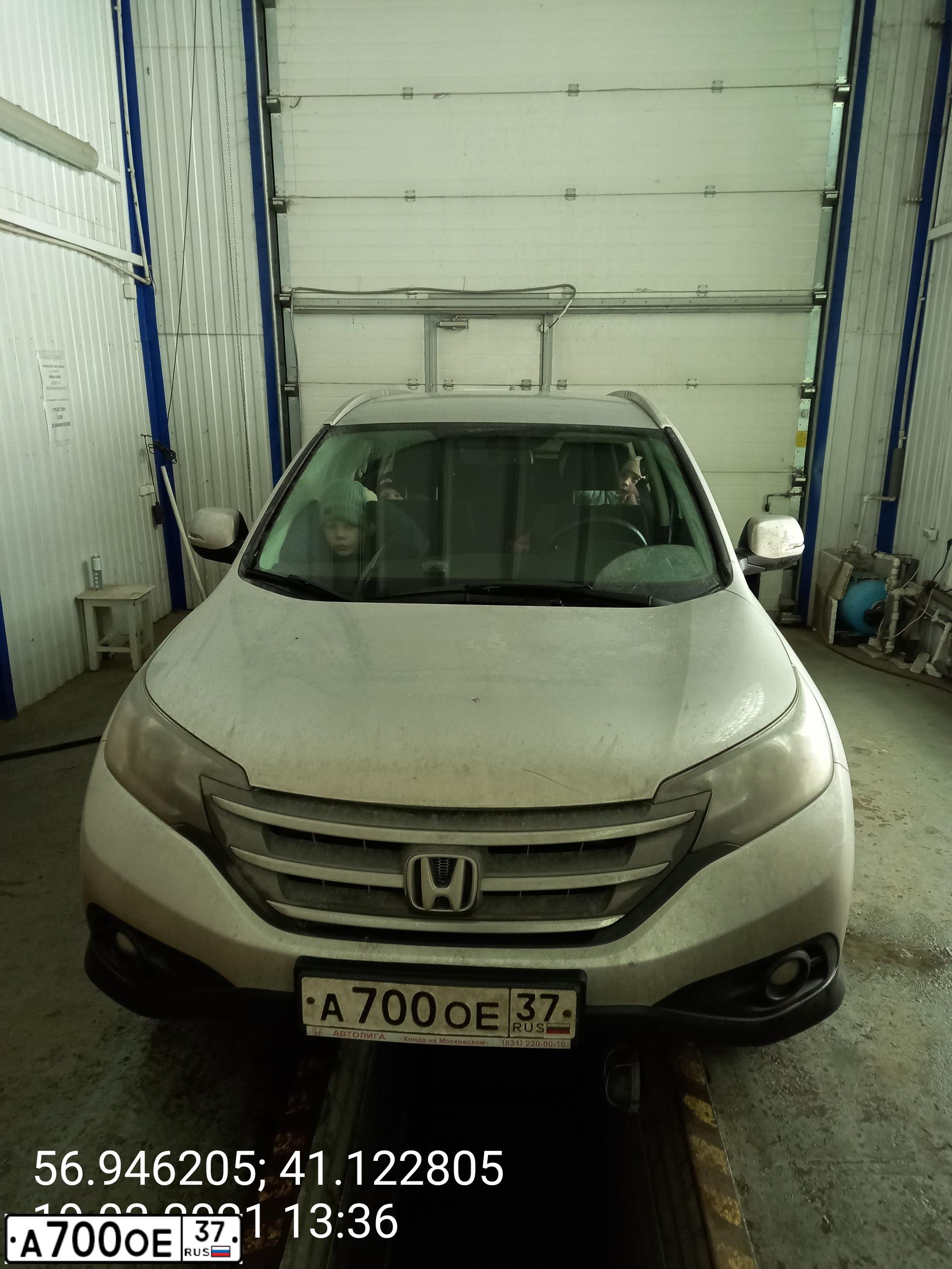 Фото автомобиля HONDA CR-V, 2014 — госномер А700ОЕ37. Цвет: Серебристый
