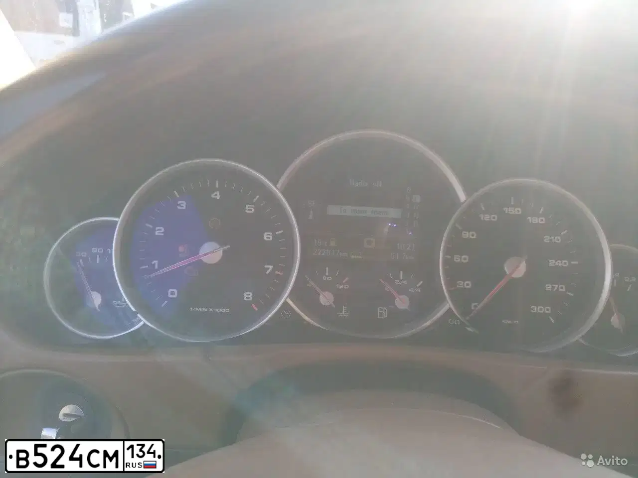 Фото автомобиля PORSCHE CAYENNE, 2005 — госномер Н888ЕН174. Цвет: Белый
