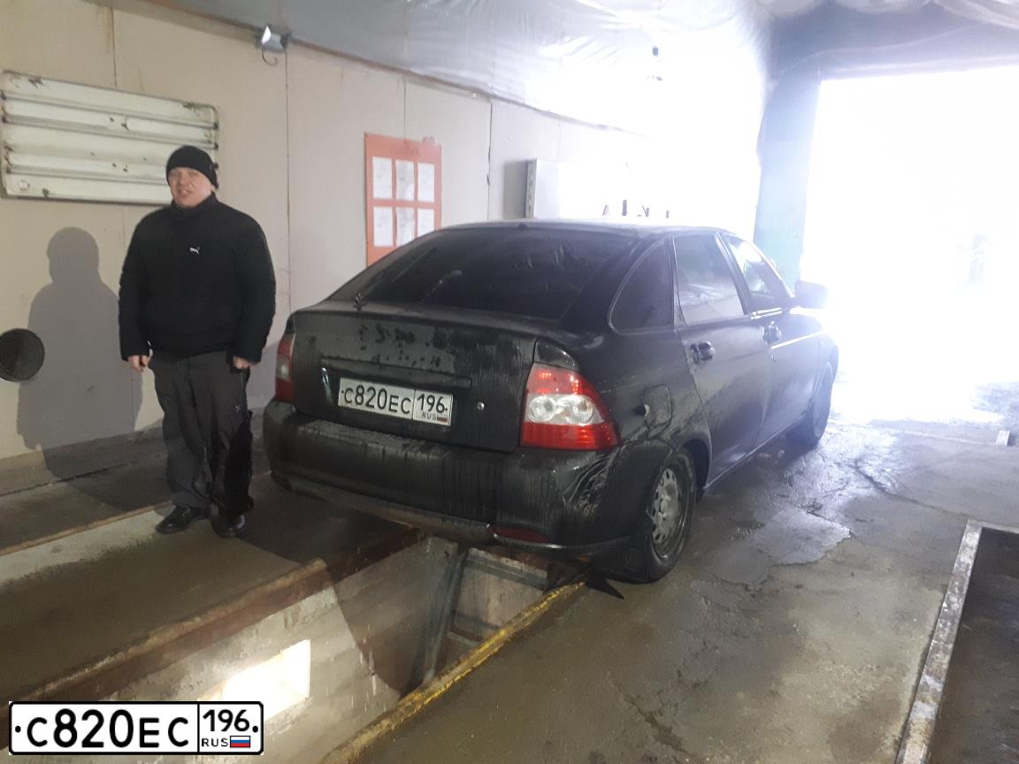 Фото автомобиля LADA 2172 PRIORA, 2015 — госномер С820ЕС196. Цвет: ЧЕРНЫЙ