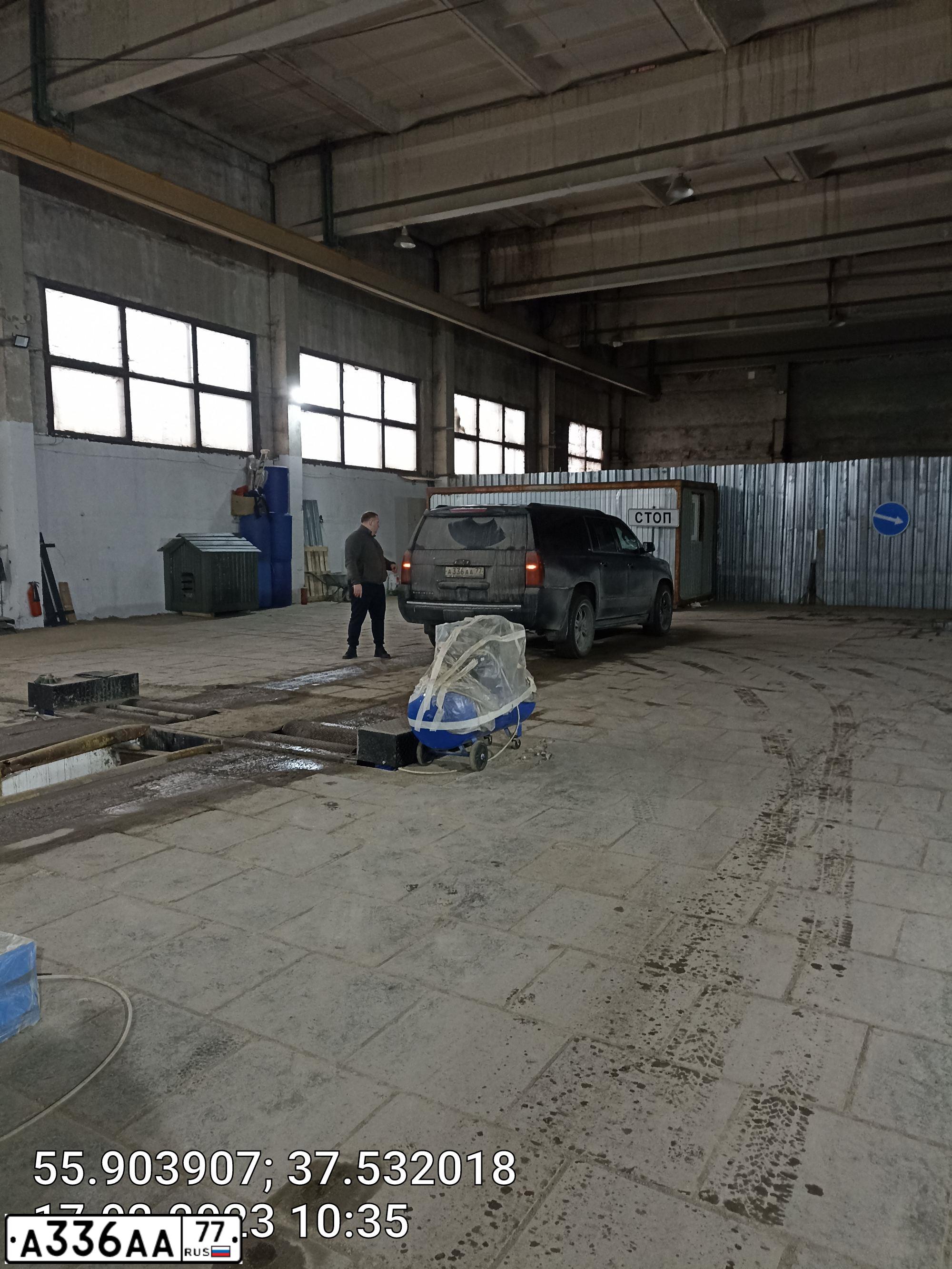 Фото автомобиля CHEVROLET SUBURBAN, 2015 — госномер А336АА77