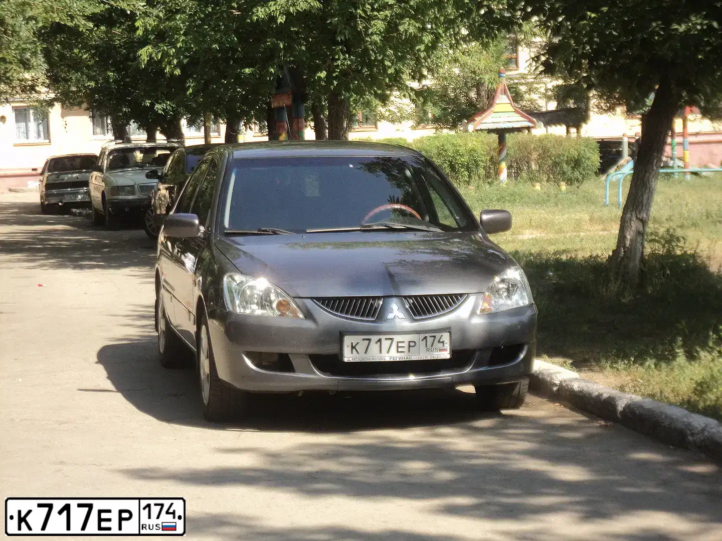 Фото автомобиля MITSUBISHI LANCER, 2005 — госномер К717ЕР174. Цвет: СЕРЫЙ