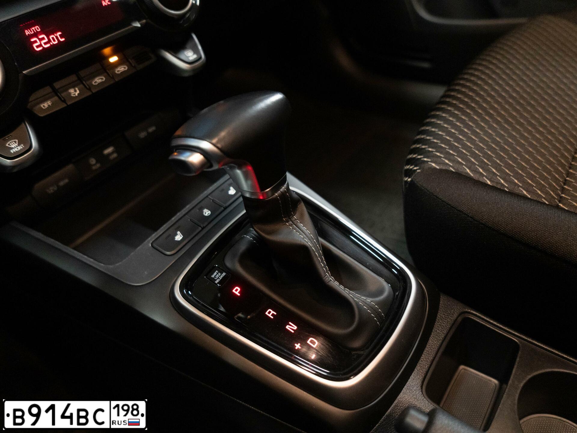 Фото автомобиля KIA RIO, 2018 — госномер В914ВС198. Цвет: КРАСНЫЙ