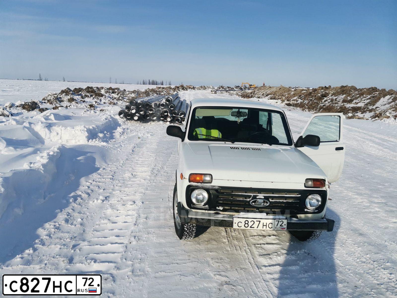 Фото автомобиля LADA 2121 NIVA, 2018 — госномер С827НС72. Цвет: БЕЛЫЙ