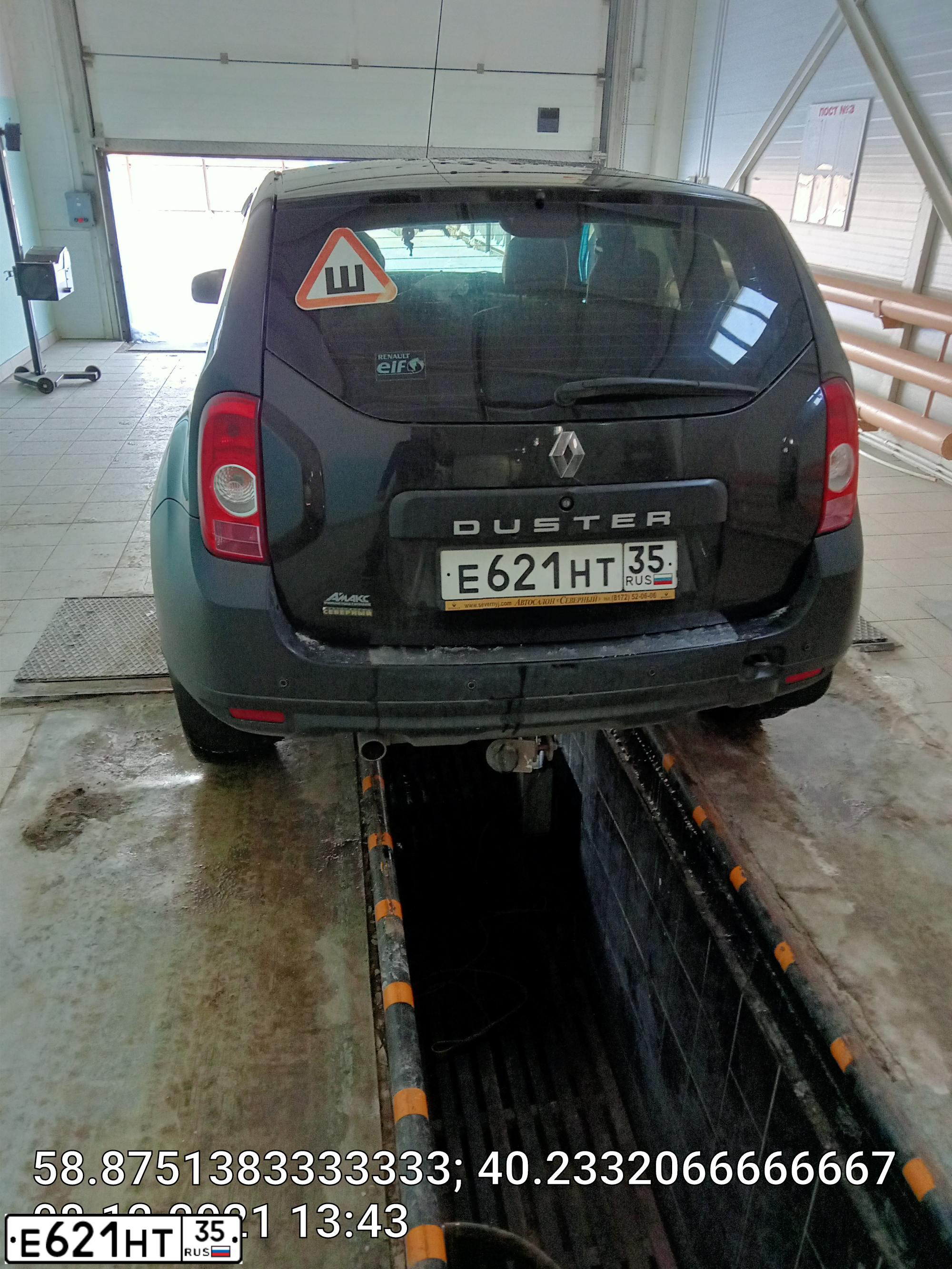 Фото автомобиля RENAULT DUSTER, 2014 — госномер Е621НТ35. Цвет: ЧЕРНЫЙ