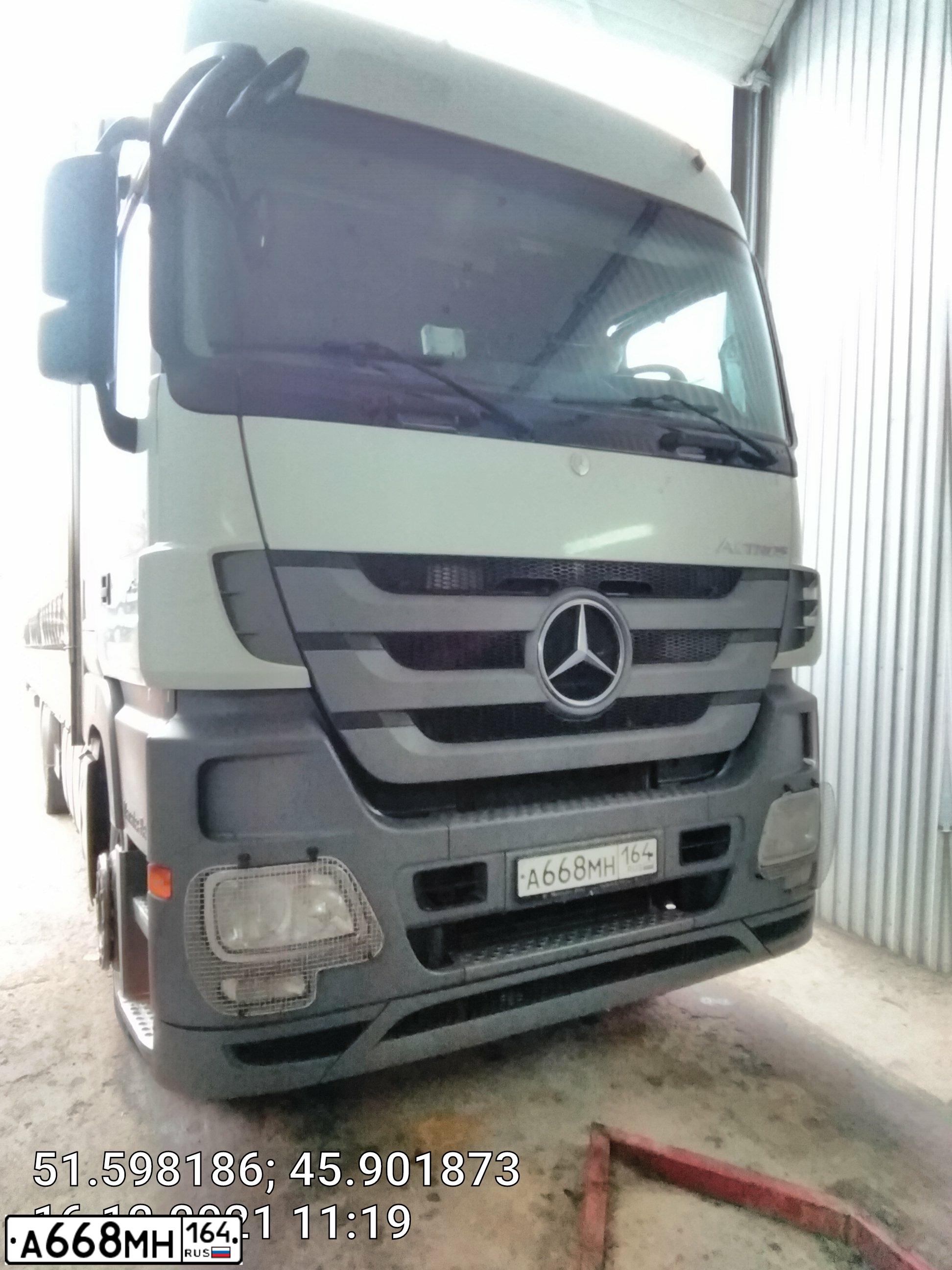 Фото автомобиля MERCEDES ACTROS, 2013 — госномер М945НС21. Цвет: Белый
