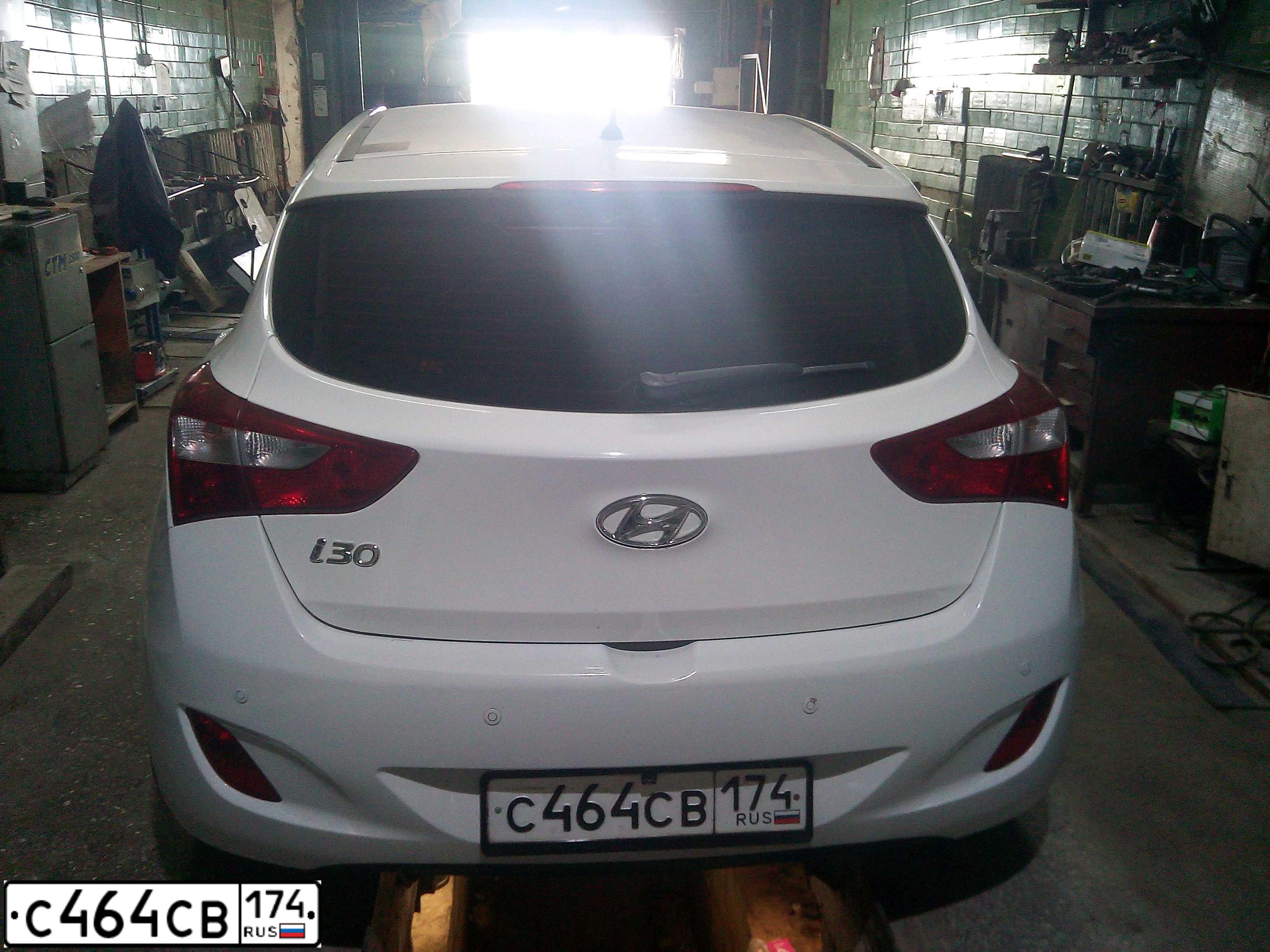 Фото автомобиля HYUNDAI I30, 2013 — госномер С464СВ174. Цвет: Белый