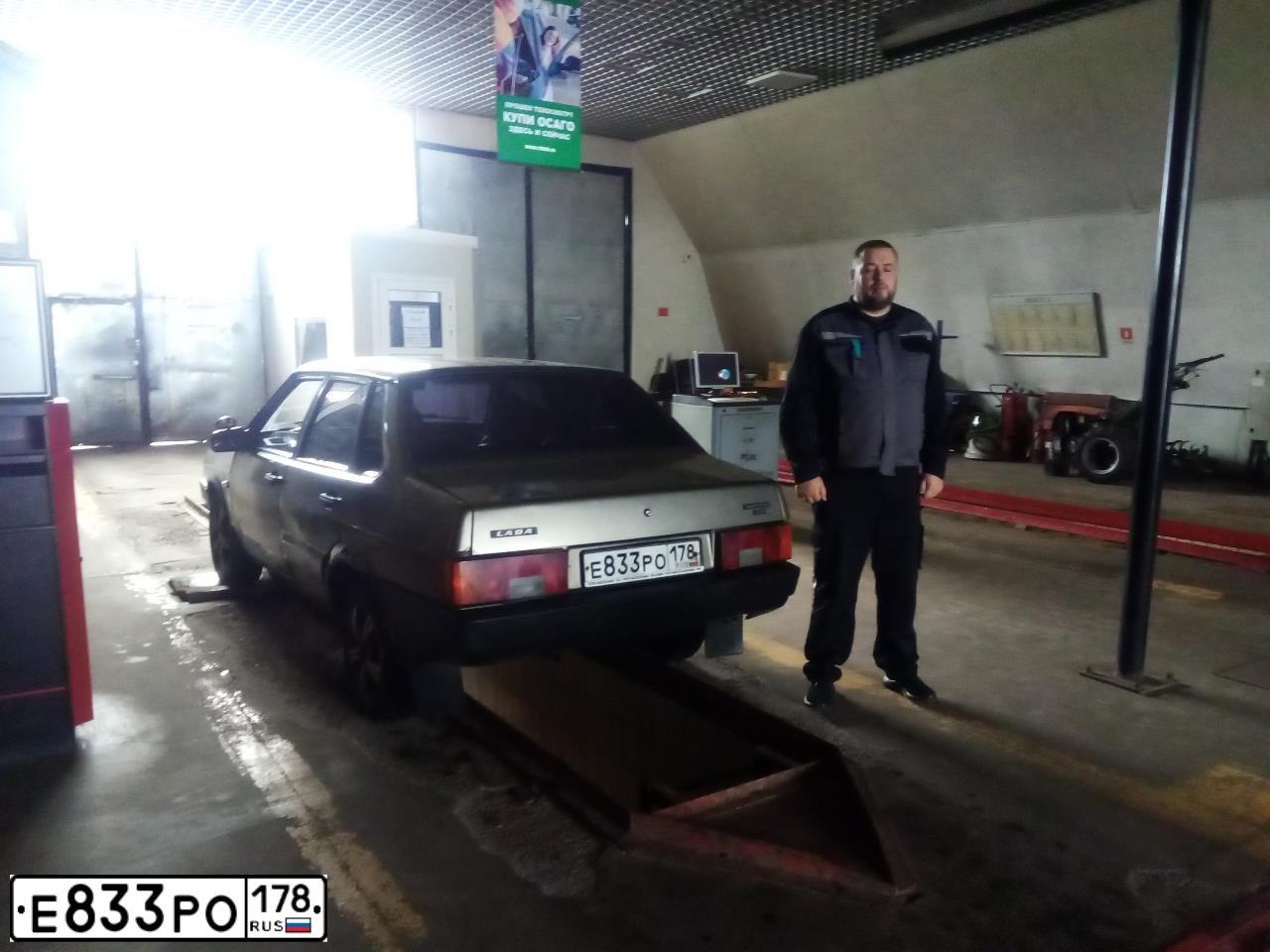 Фото автомобиля LADA 2109 SAMARA, 2002 — госномер Е833РО178. Цвет: СЕРЕБРИСТО-СЕРО-ЗЕЛЕНЫЙ