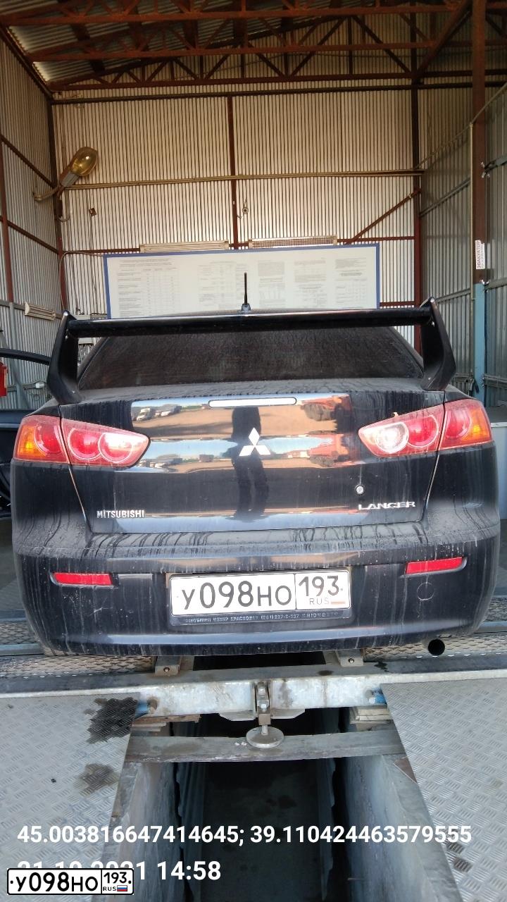 Фото автомобиля MITSUBISHI LANCER, 2008 — госномер О888ЕН23. Цвет: ЧЕРНЫЙ