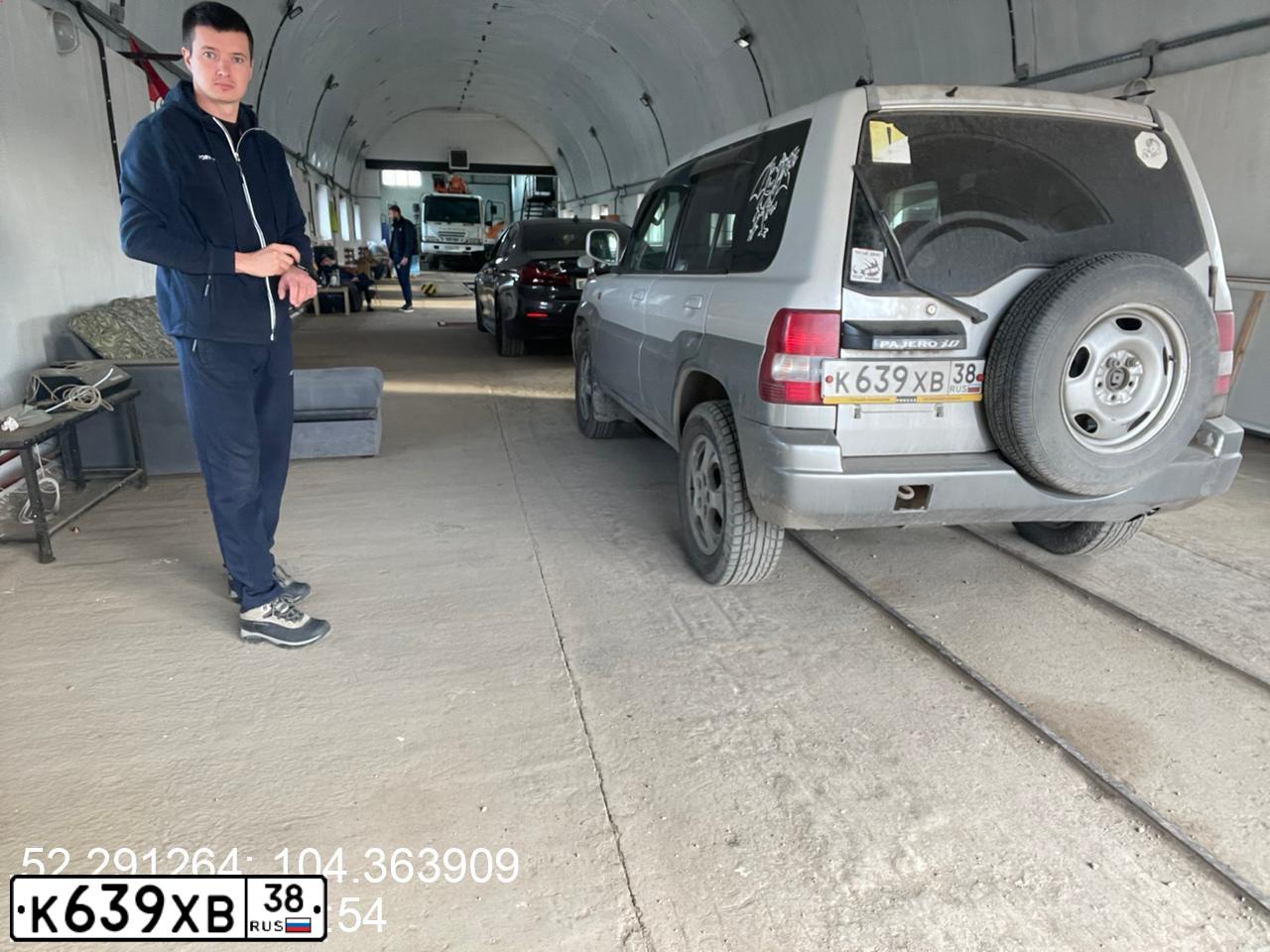 Фото автомобиля MITSUBISHI PAJERO, 2000 — госномер М063НЕ138