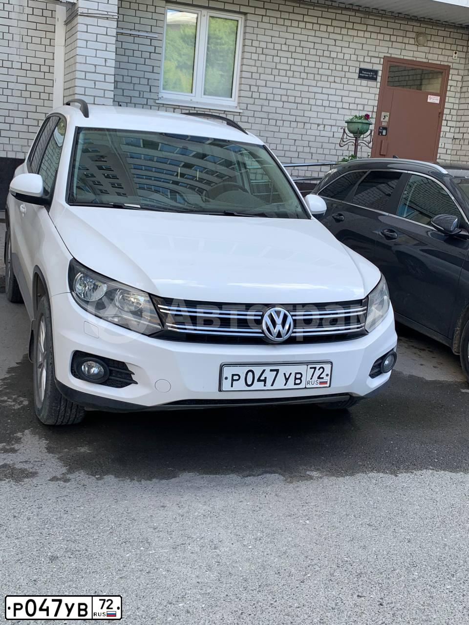 Фото автомобиля VOLKSWAGEN TIGUAN, 2012 — госномер Р047УВ72. Цвет: БЕЛЫЙ