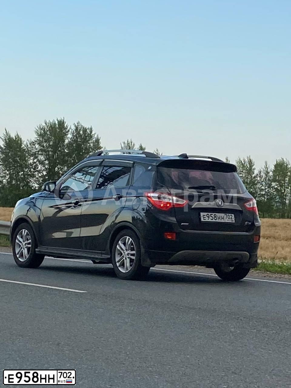 Фото автомобиля CHANGAN EADO, 2014 — госномер Е958НН702. Цвет: ЧЕРНЫЙ