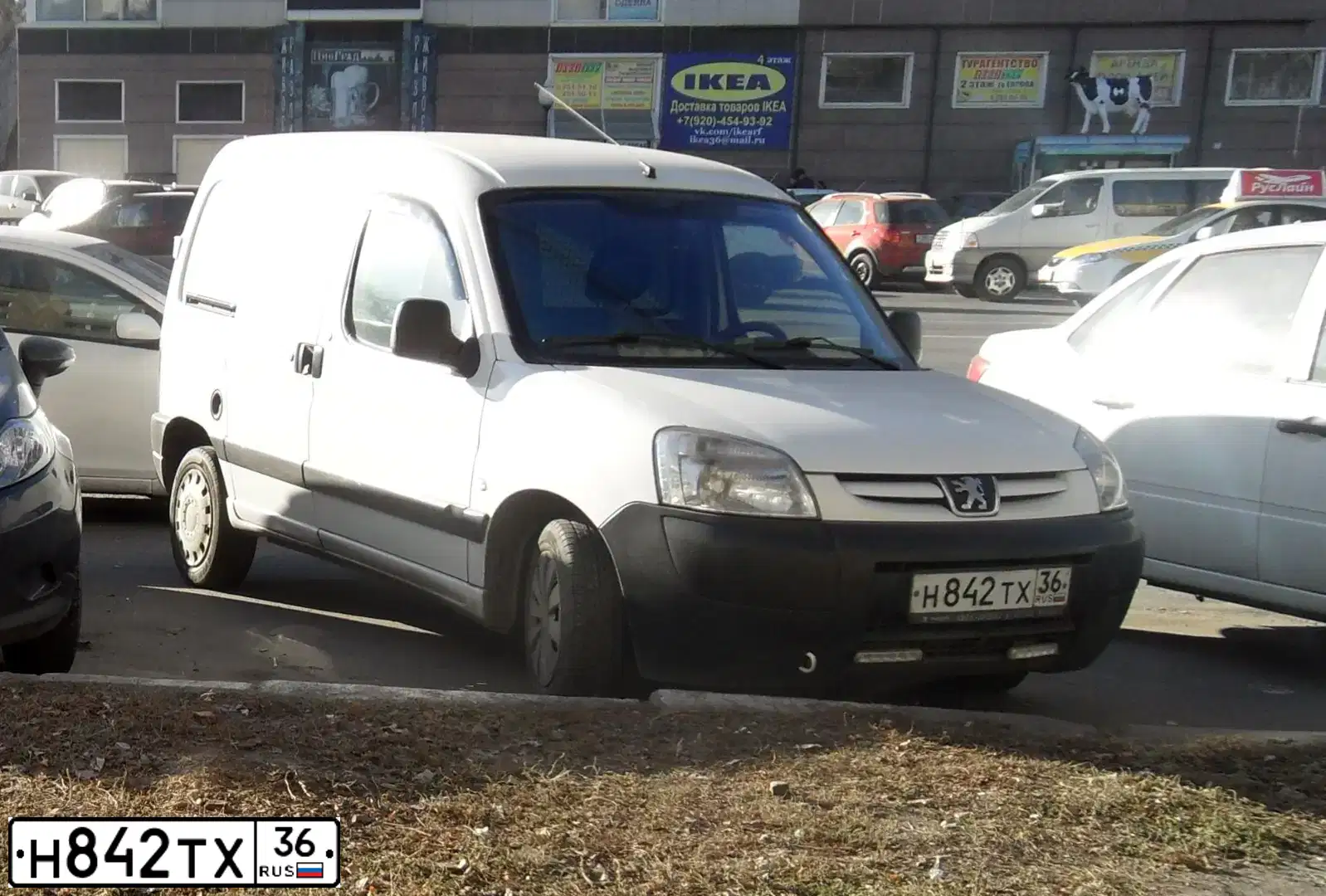 Фото автомобиля PEUGEOT PARTNER, 2008 — госномер Н842ТХ36. Цвет: Белый