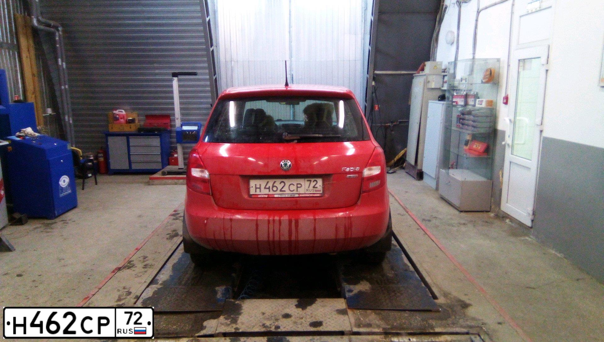 Фото автомобиля SKODA FABIA, 2011 — госномер Н462СР72. Цвет: Красный