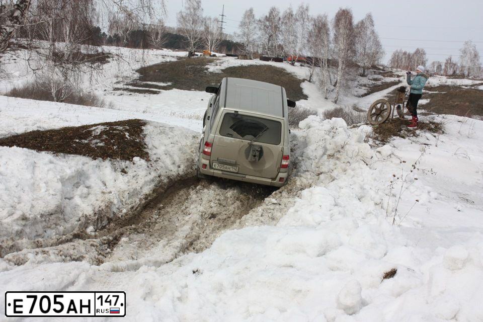 Фото автомобиля VOLKSWAGEN TOUAREG, 2007 — госномер Е705АН147. Цвет: ЧЕРНЫЙ