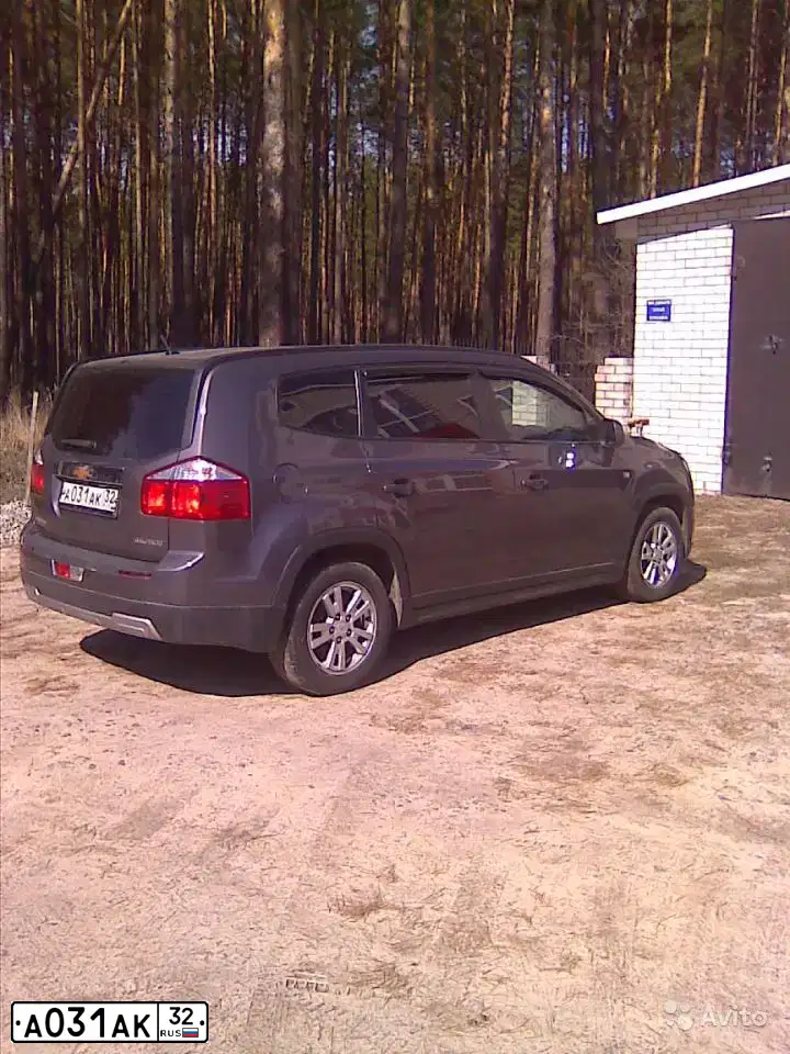 Фото автомобиля CHEVROLET ORLANDO, 2011 — госномер Х455ХХ32. Цвет: ТЕМНО-СЕРЫЙ