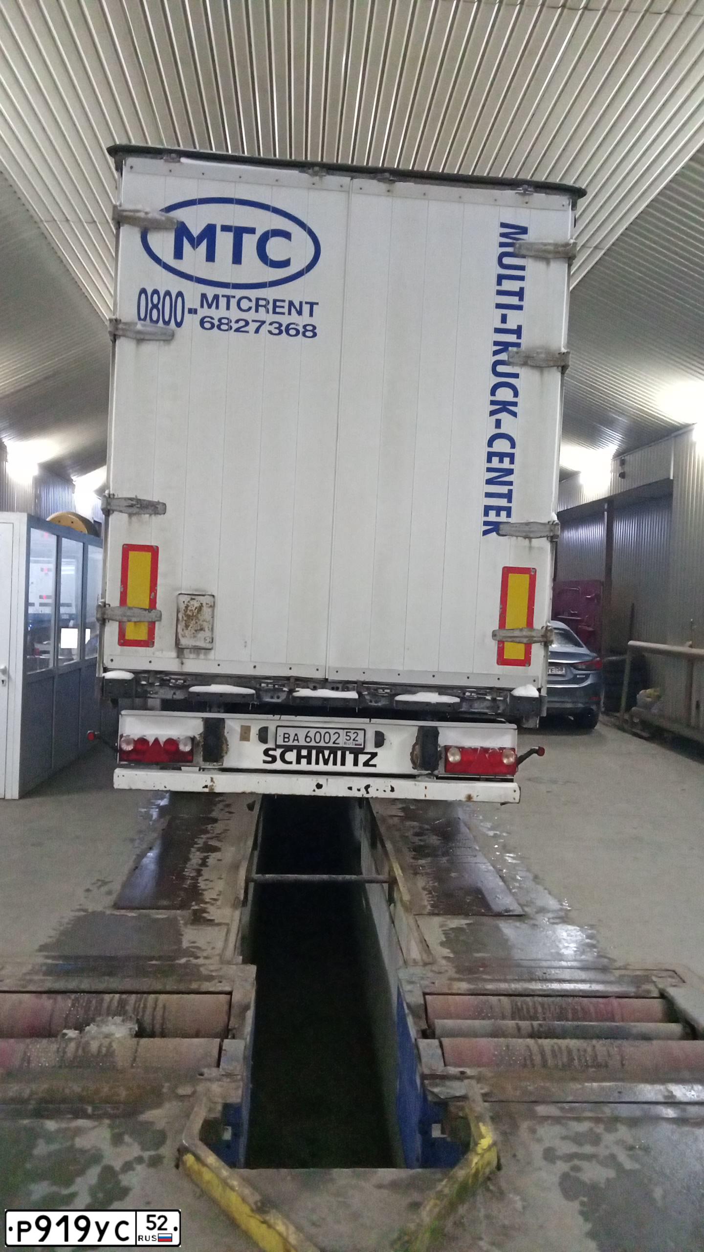 Фото автомобиля VOLVO SERIE FH /4X2/, 1999 — госномер Р919УС52. Цвет: КРАСНЫЙ
