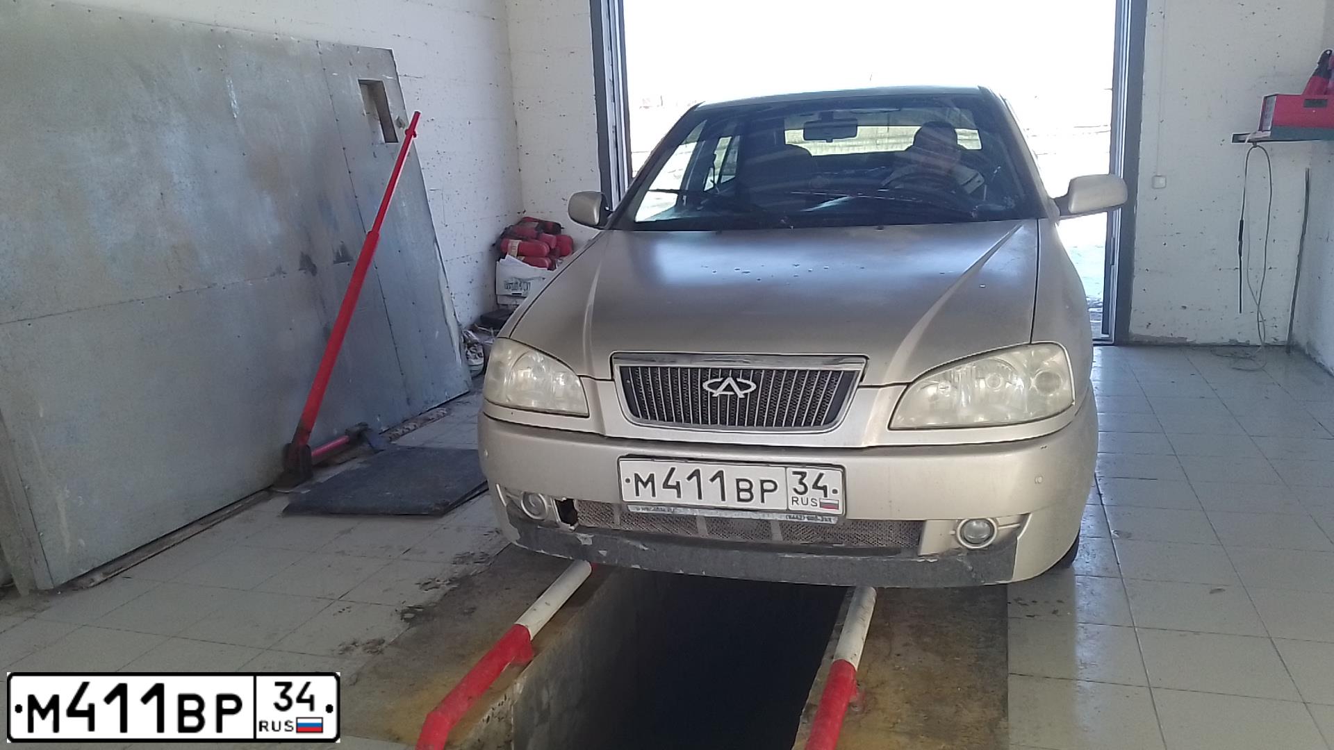 Фото автомобиля CHERY AMULET /FLAGCLOUD/, 2007 — госномер М411ВР34. Цвет: Серебристый